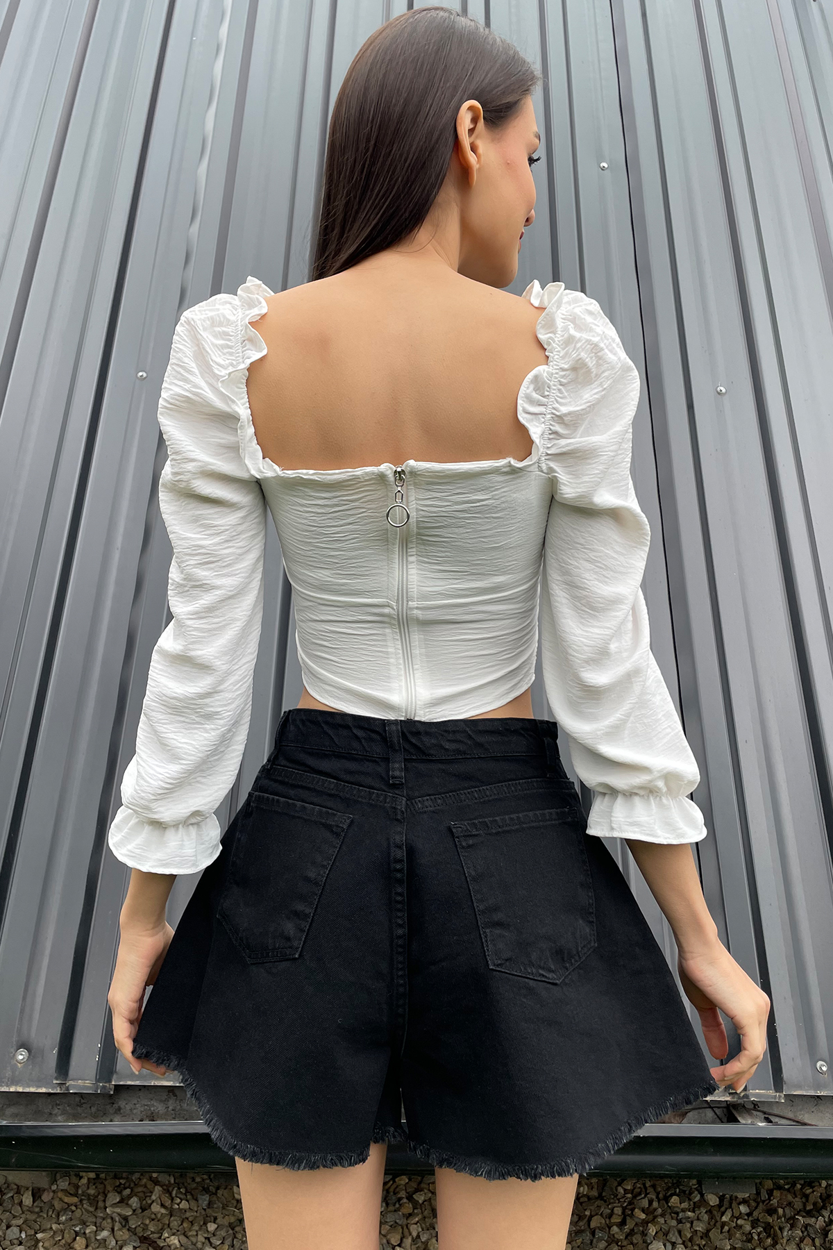 Beş Cepli Yüksek Bel Kar Yıkamalı Paçası Püsküllü Denim Şort - SİYAH
