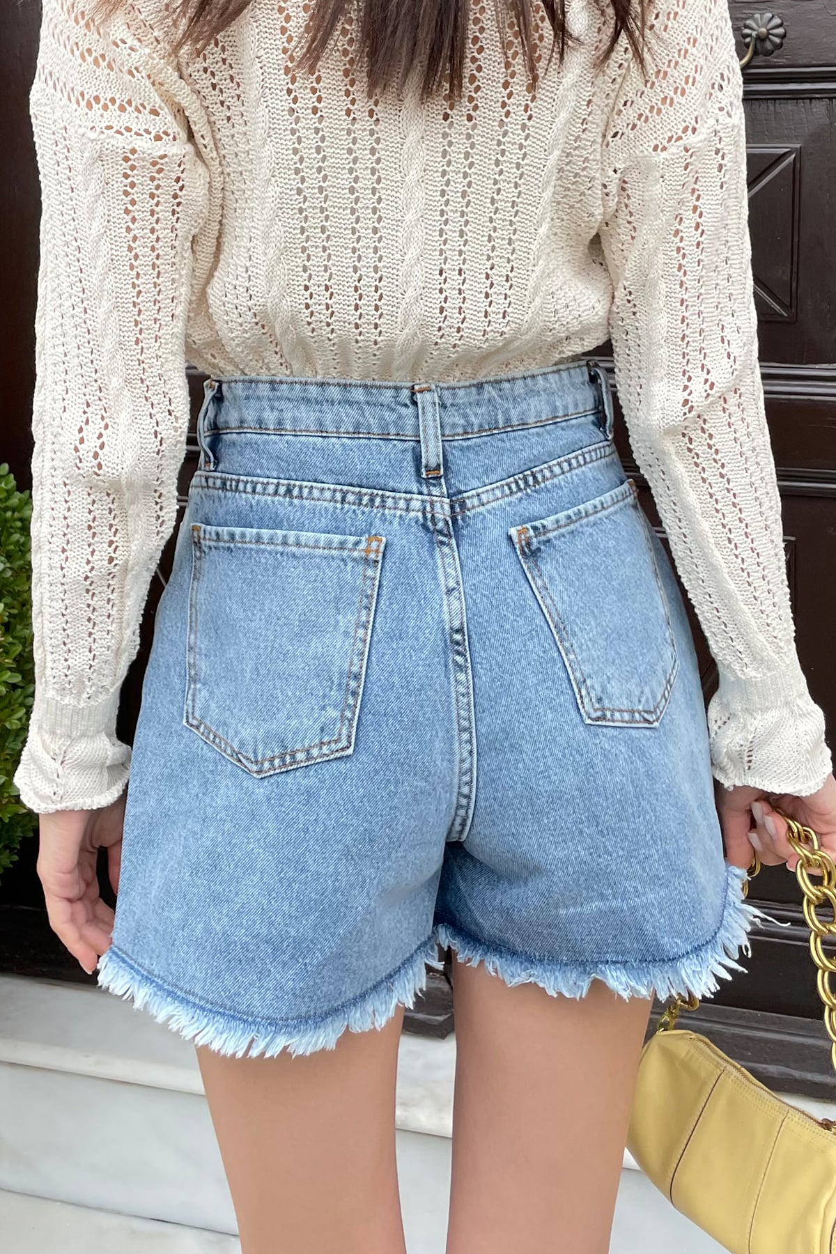 Beş Cepli Yüksek Bel Kar Yıkamalı Paçası Püsküllü Denim Şort - Mavi