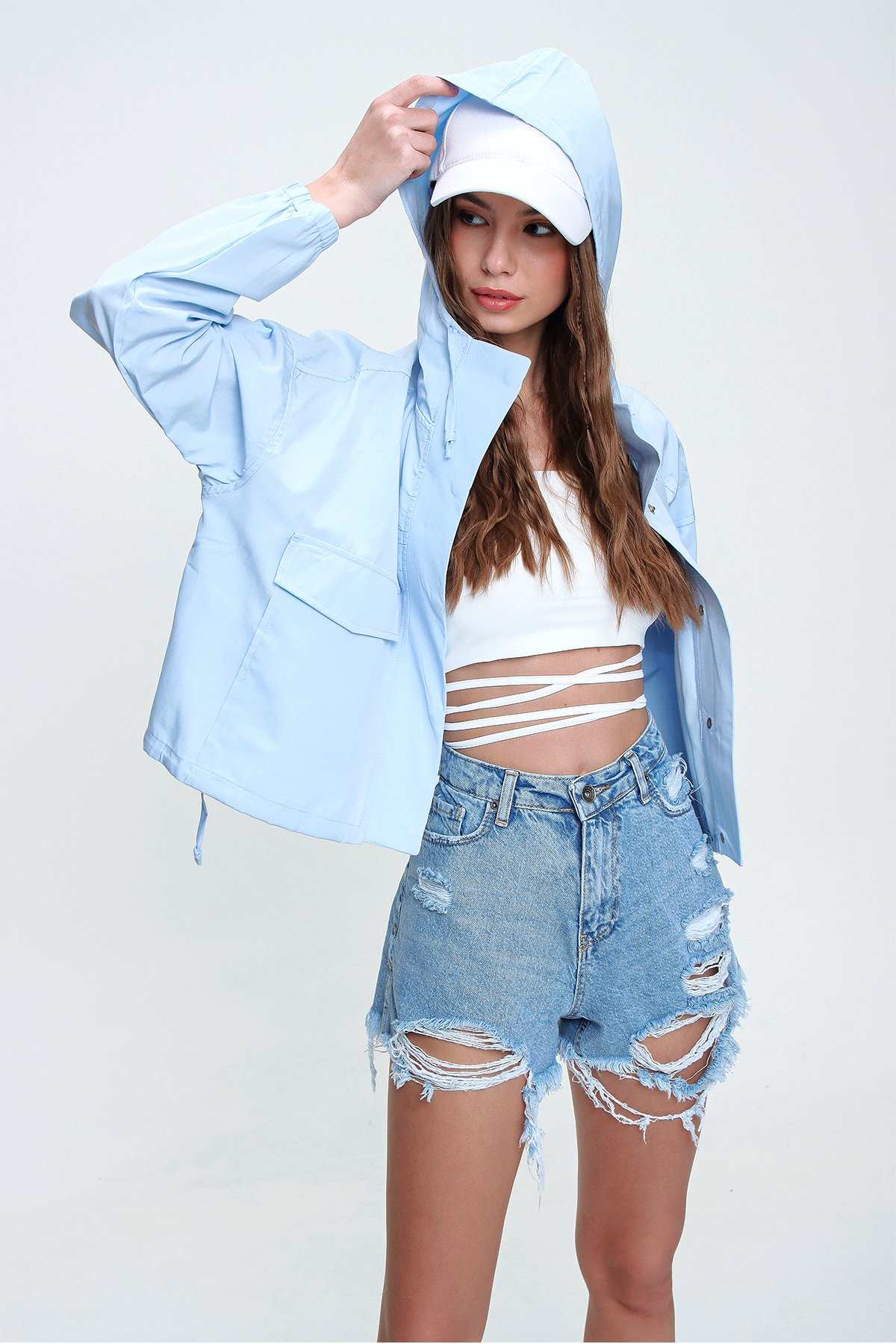 Beş Cepli Yüksek Bel Soluk Efektli Paçası Dikişsiz Denim Şort - Mavi