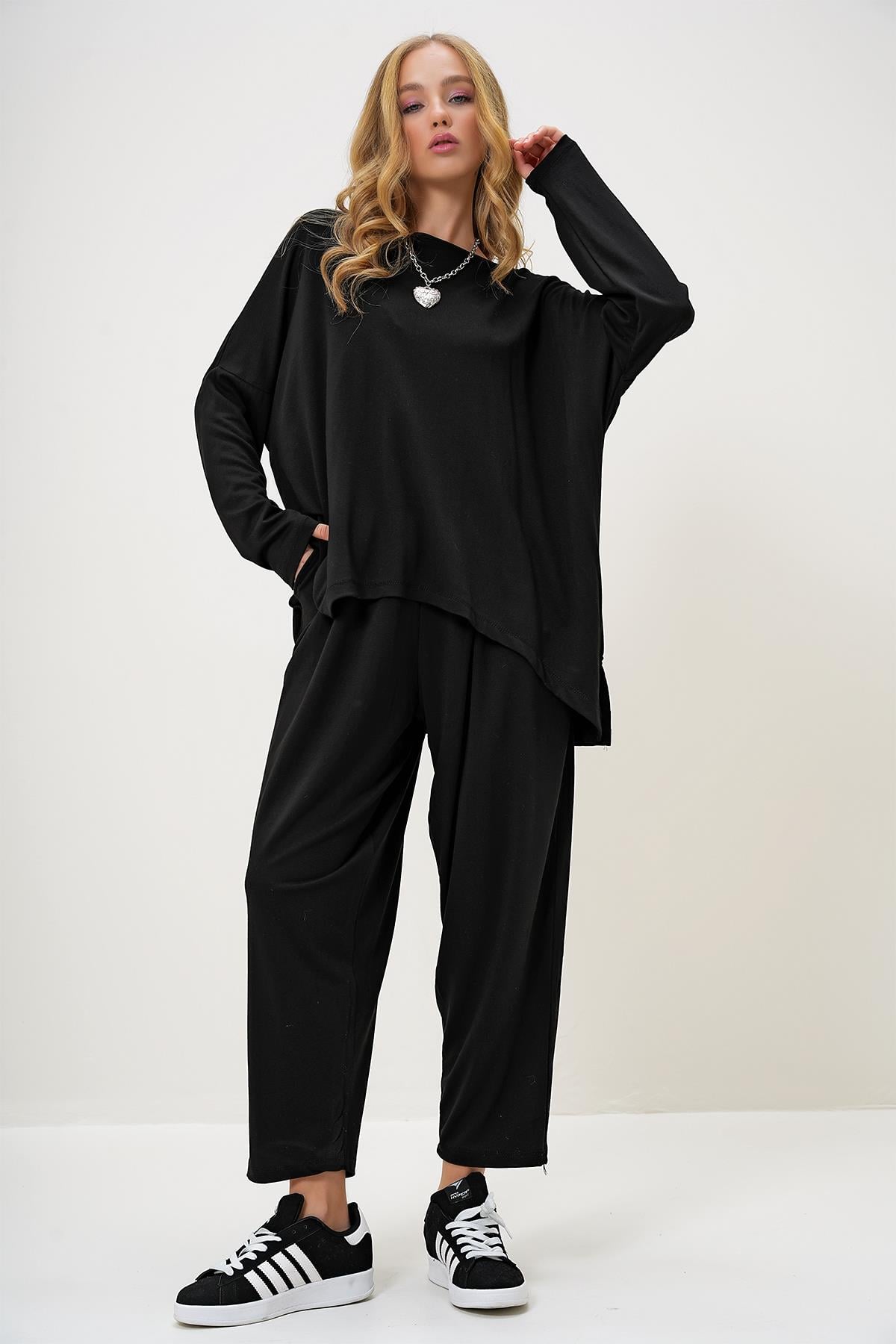 BİSİKLET YAKA ASİMETRİK KESİM OVERSİZE İKİ İPLİK SWEATSHIRT VE PANTOLON TAKIM - SİYAH