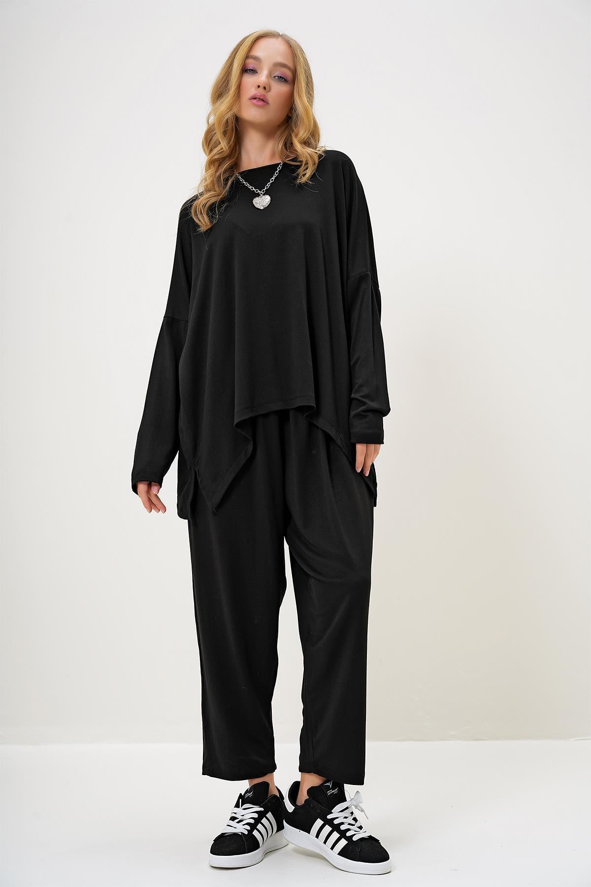 BİSİKLET YAKA ASİMETRİK KESİM OVERSİZE İKİ İPLİK SWEATSHIRT VE PANTOLON TAKIM - SİYAH