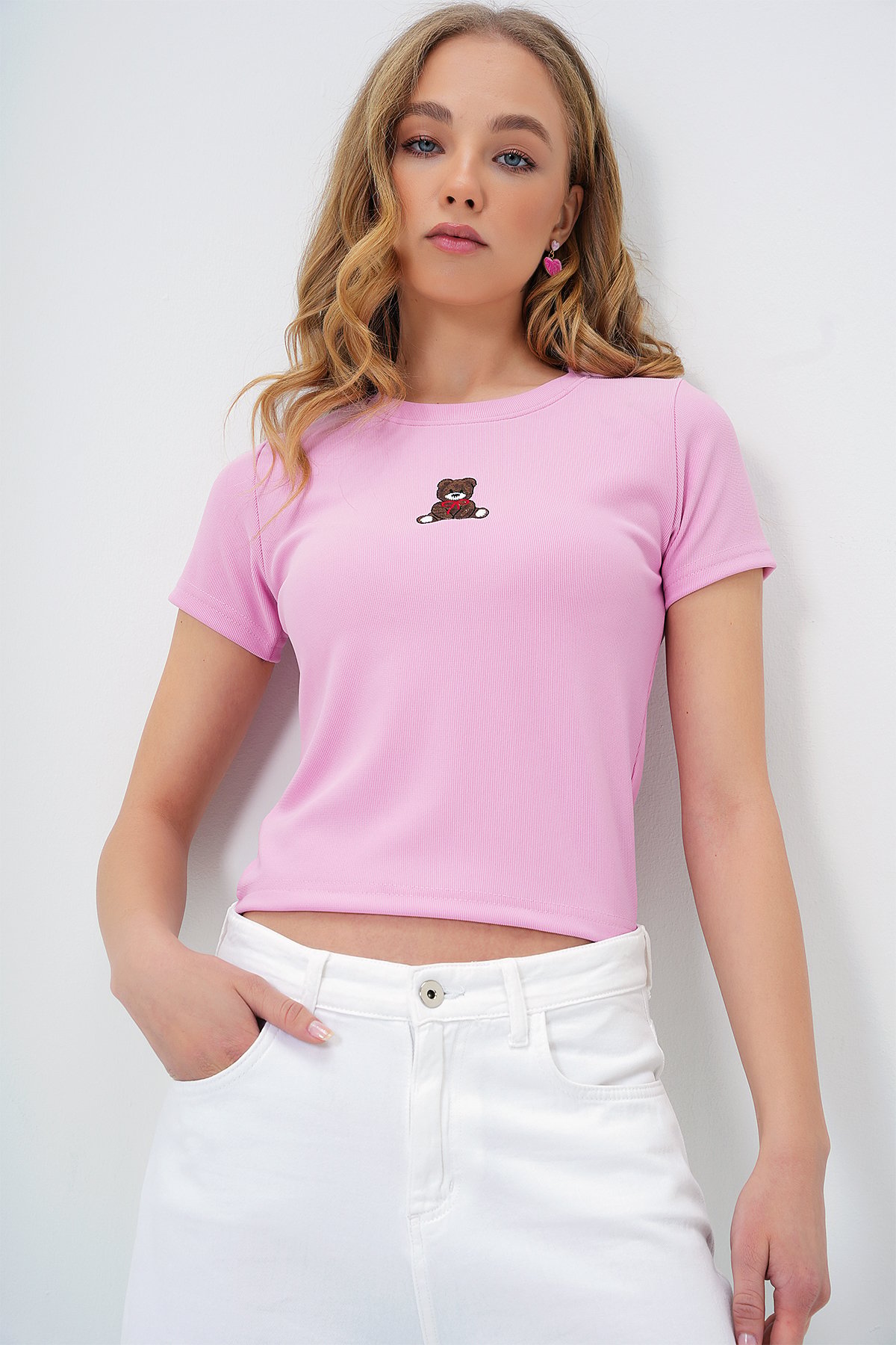 BİSİKLET YAKA AYICIK BASKILI CROP BLUZ - PEMBE