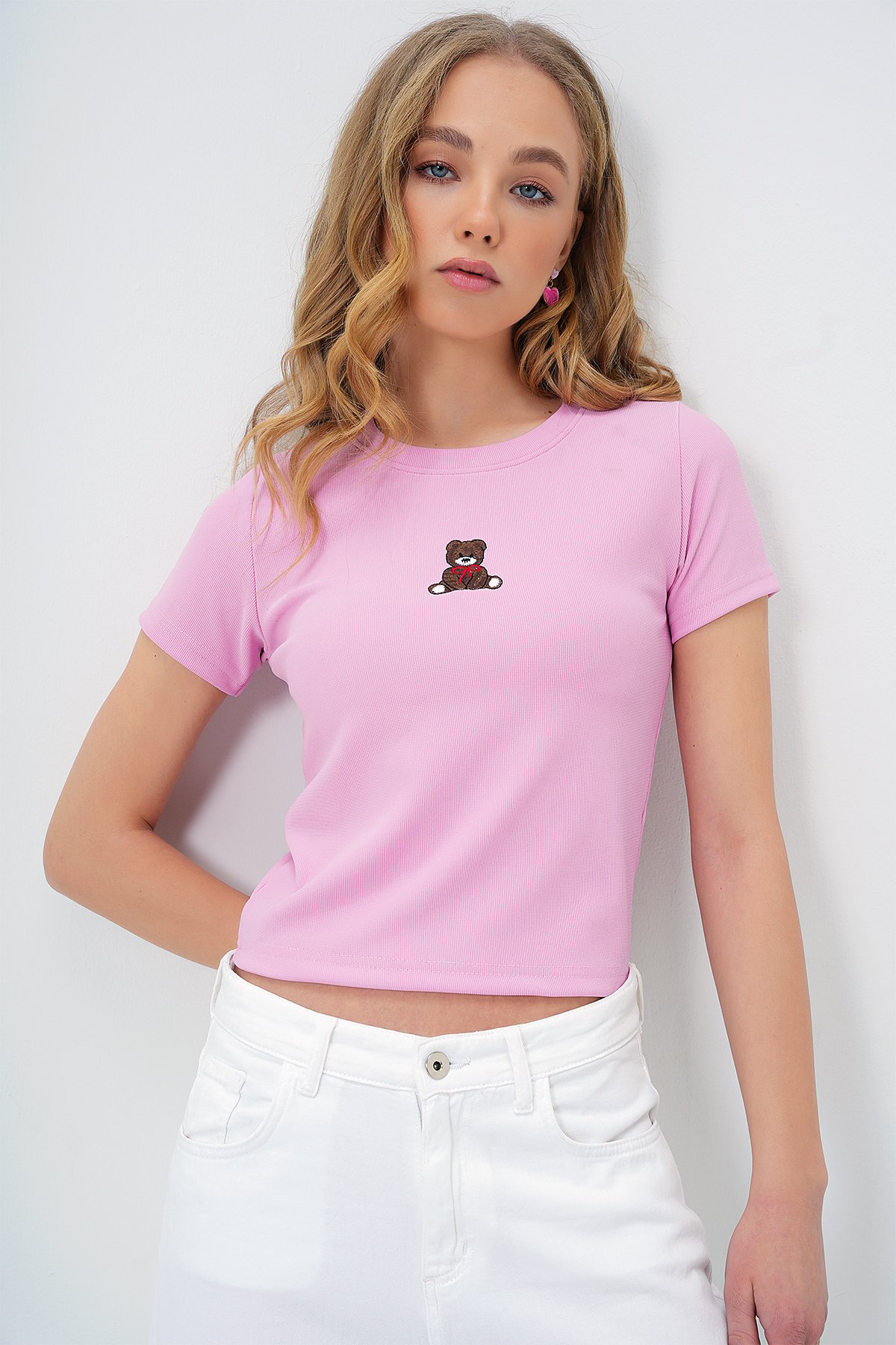 BİSİKLET YAKA AYICIK BASKILI CROP BLUZ - PEMBE