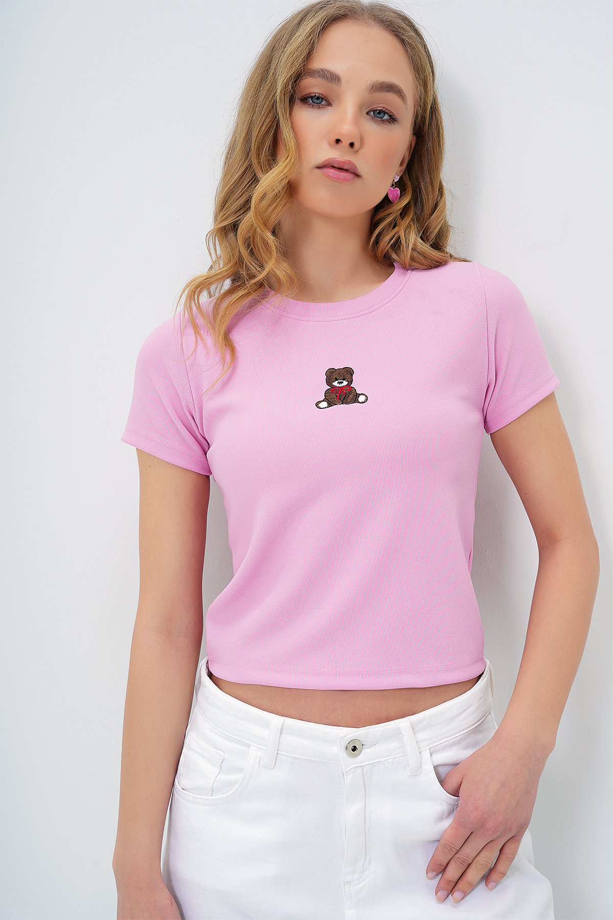 BİSİKLET YAKA AYICIK BASKILI CROP BLUZ - PEMBE