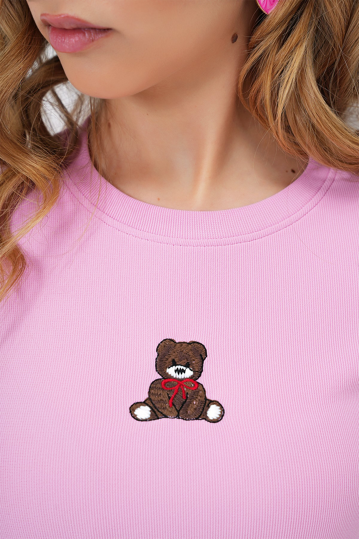 BİSİKLET YAKA AYICIK BASKILI CROP BLUZ - PEMBE