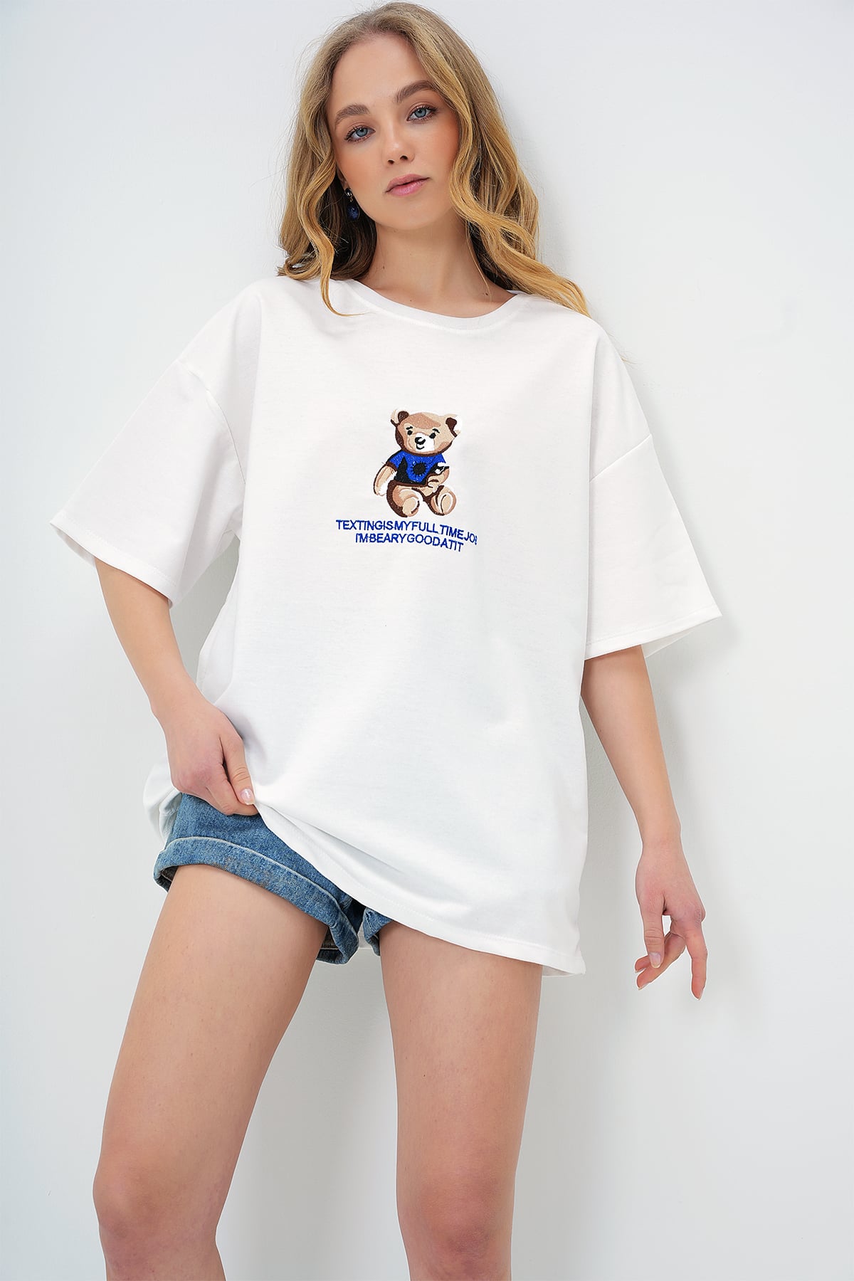 BİSİKLET YAKA AYICIK NAKIŞLI İKİ İPLİK T-SHIRT - BEYAZ