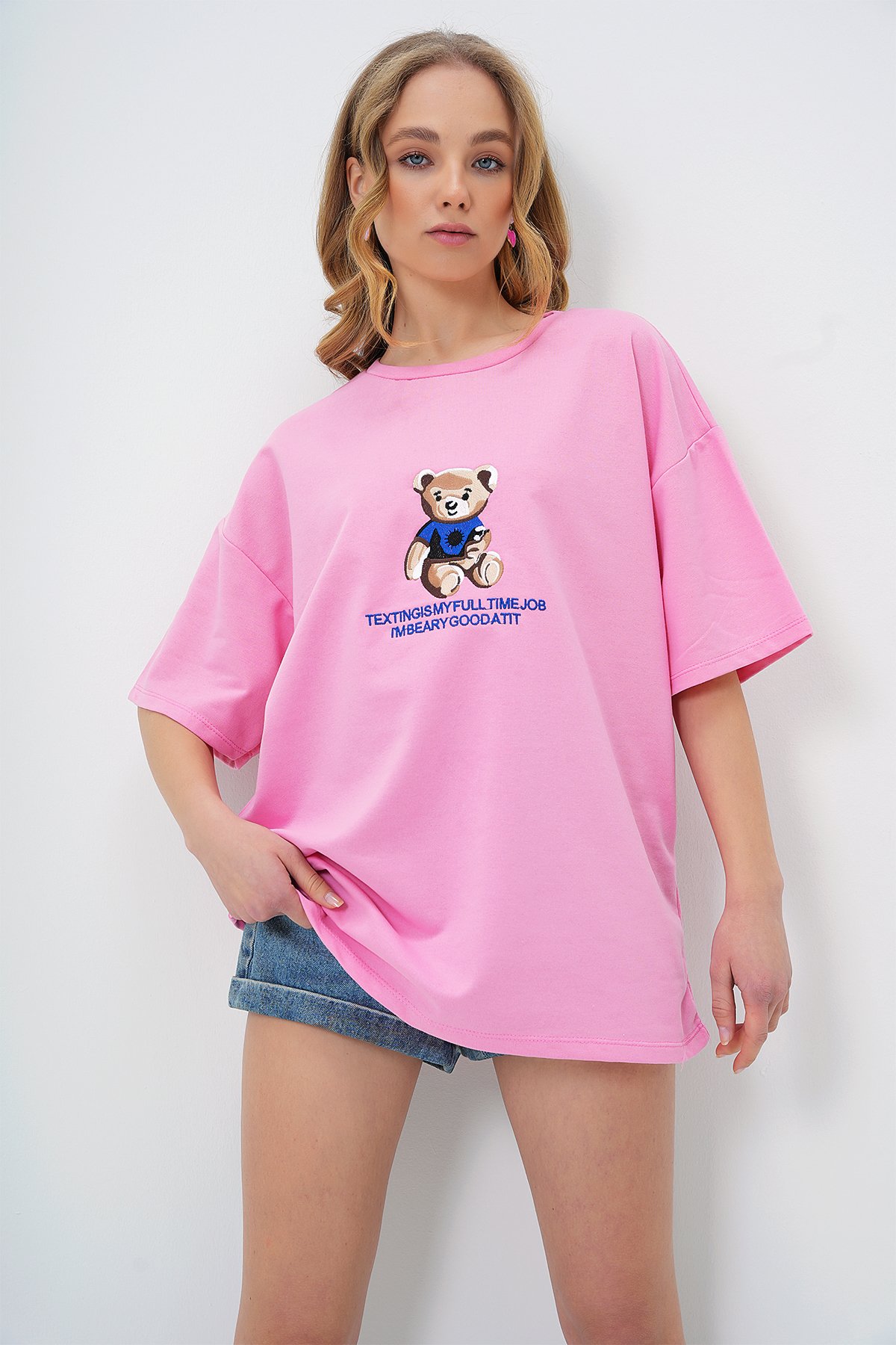 BİSİKLET YAKA AYICIK NAKIŞLI İKİ İPLİK T-SHIRT - PEMBE