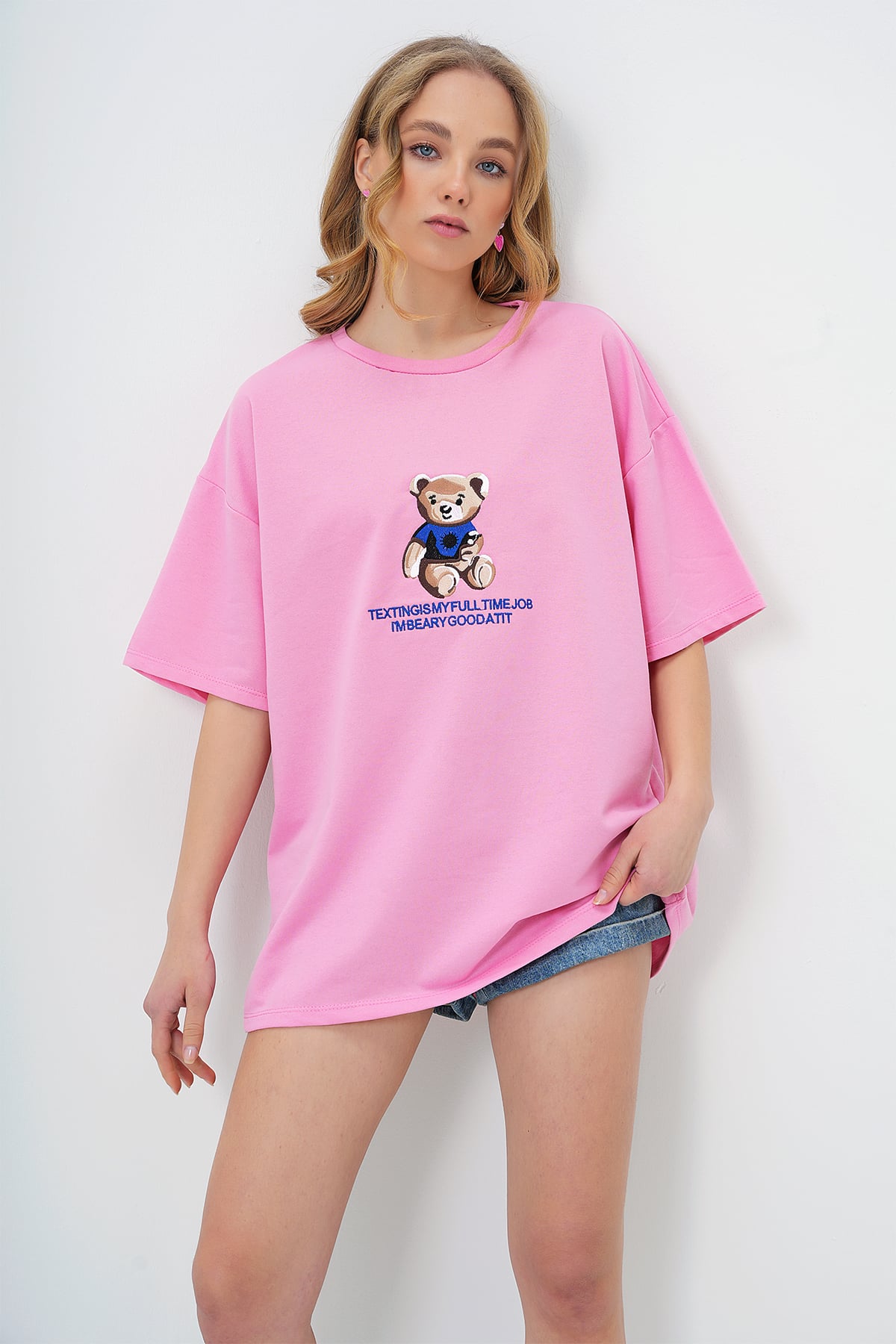 BİSİKLET YAKA AYICIK NAKIŞLI İKİ İPLİK T-SHIRT - PEMBE