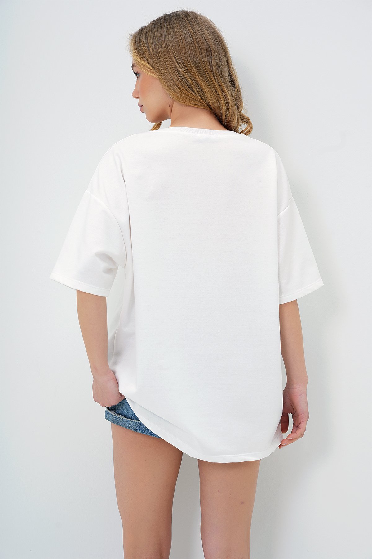 BİSİKLET YAKA AYICIK NAKIŞLI İKİ İPLİK T-SHIRT - BEYAZ