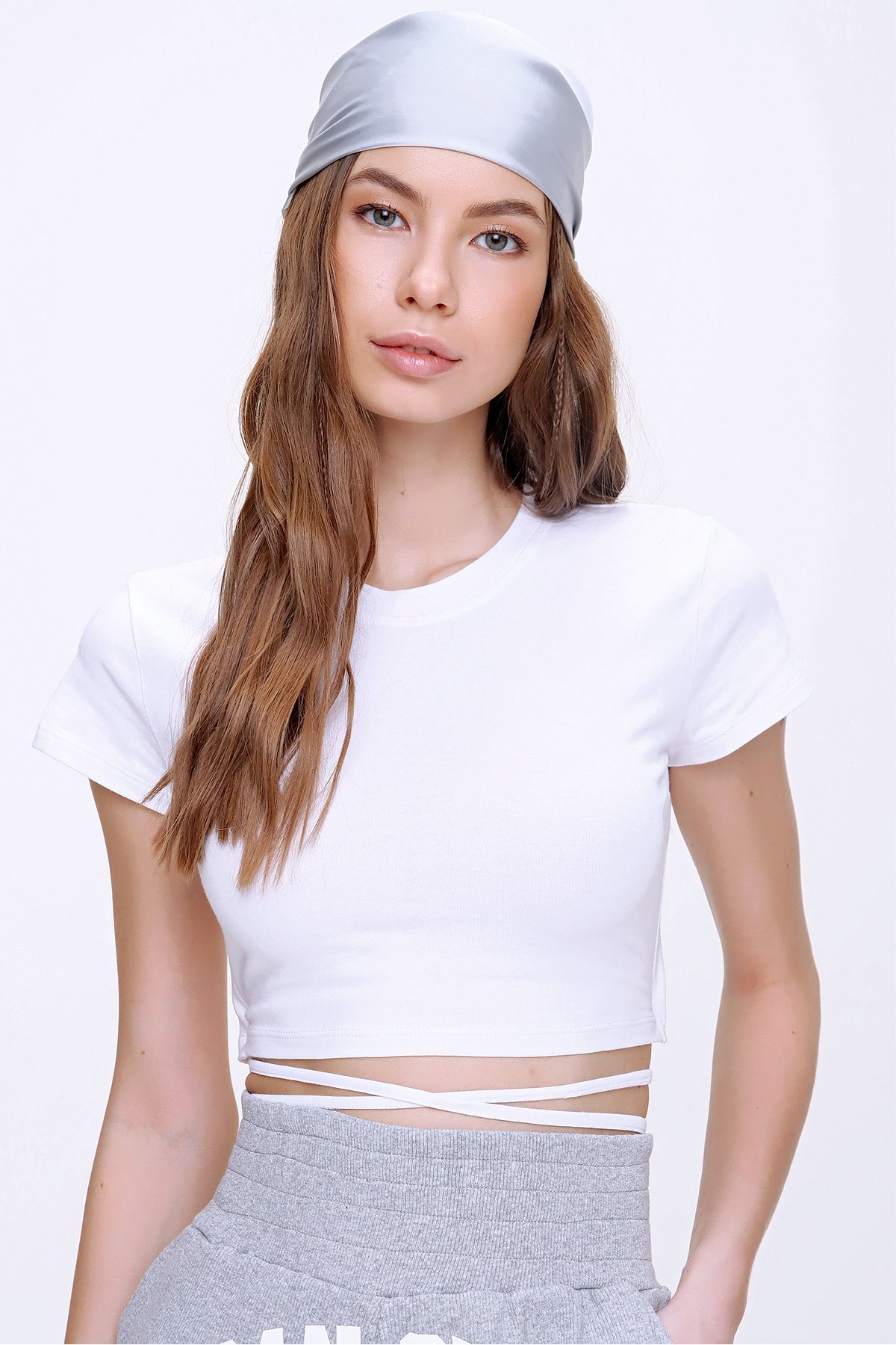 Bisiklet Yaka Bağcıklı Crop Fit T-Shirt - Beyaz