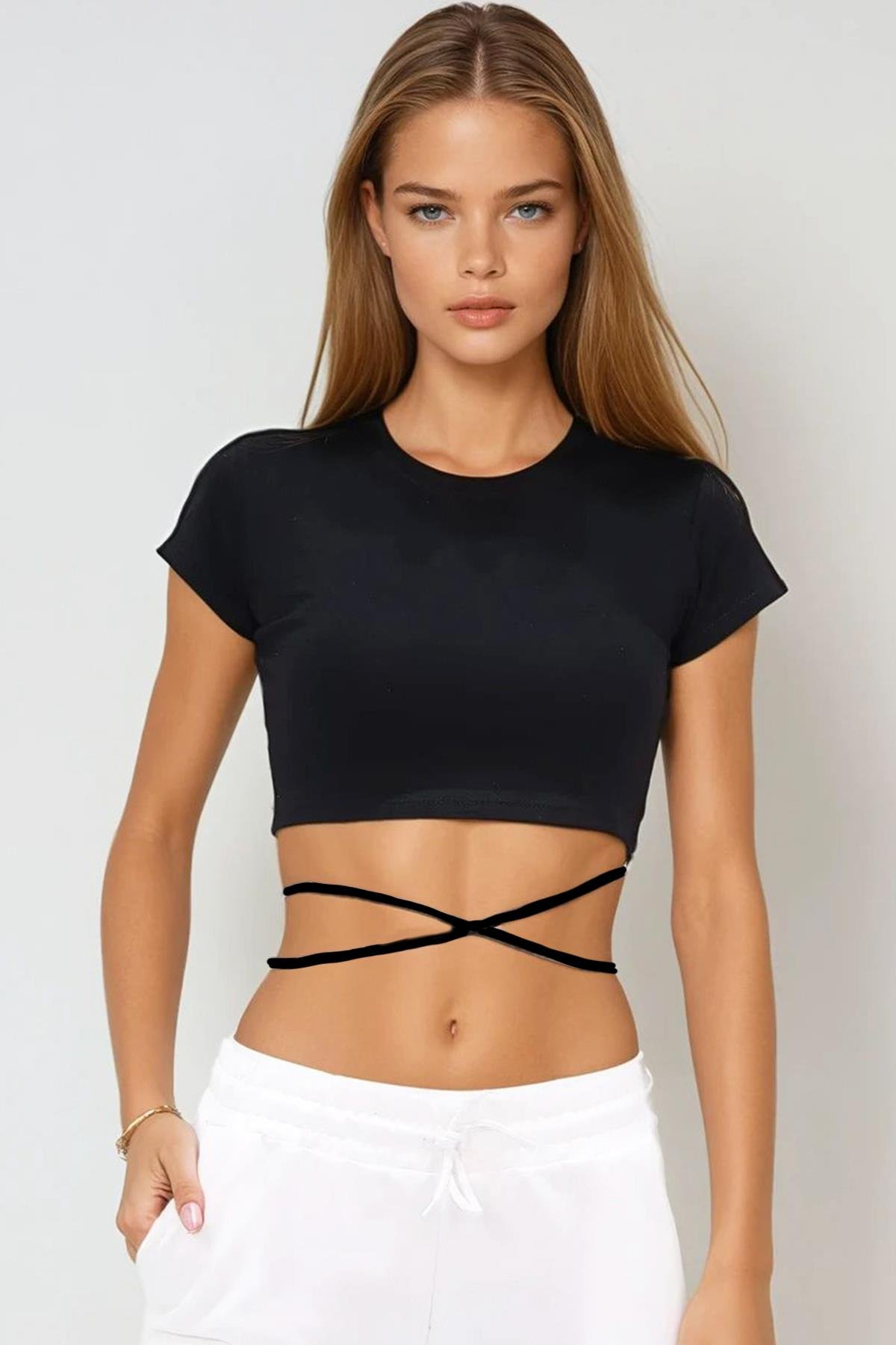Bisiklet Yaka Bağcıklı Crop Fit Tişört - Siyah