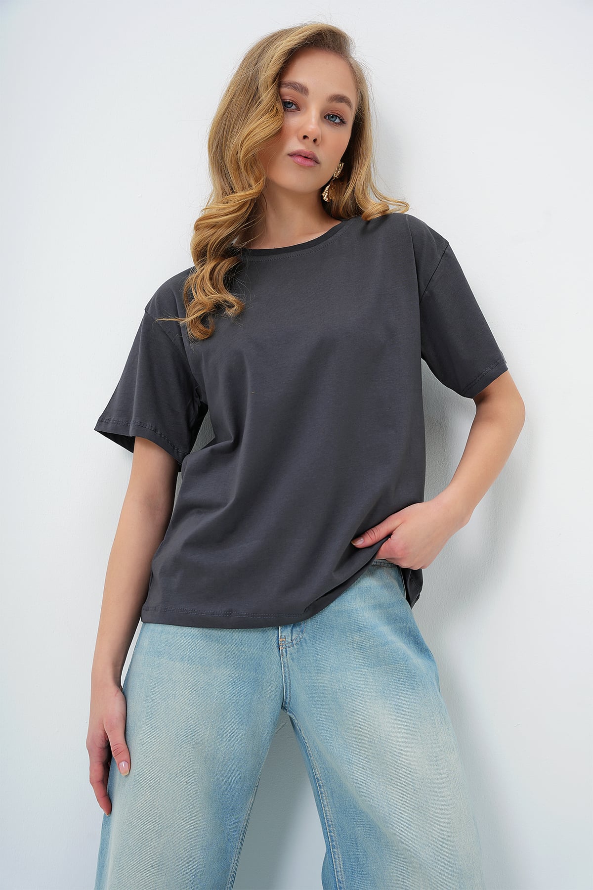 BİSİKLET YAKA BASİC T-SHIRT - ANTRASİT