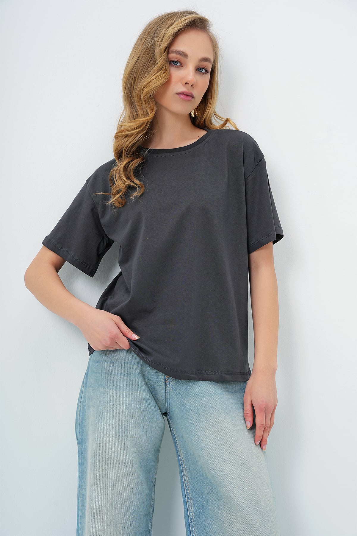 BİSİKLET YAKA BASİC T-SHIRT - ANTRASİT