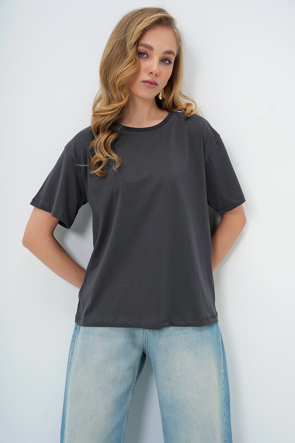 BİSİKLET YAKA BASİC T-SHIRT - ANTRASİT