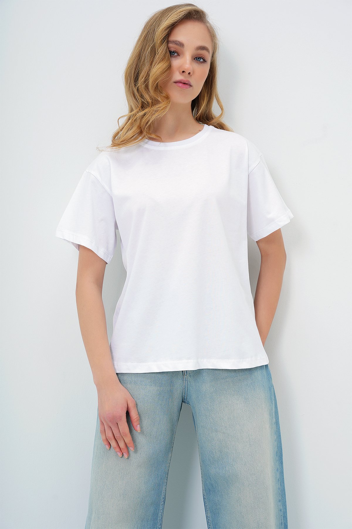 BİSİKLET YAKA BASİC T-SHIRT - BEYAZ