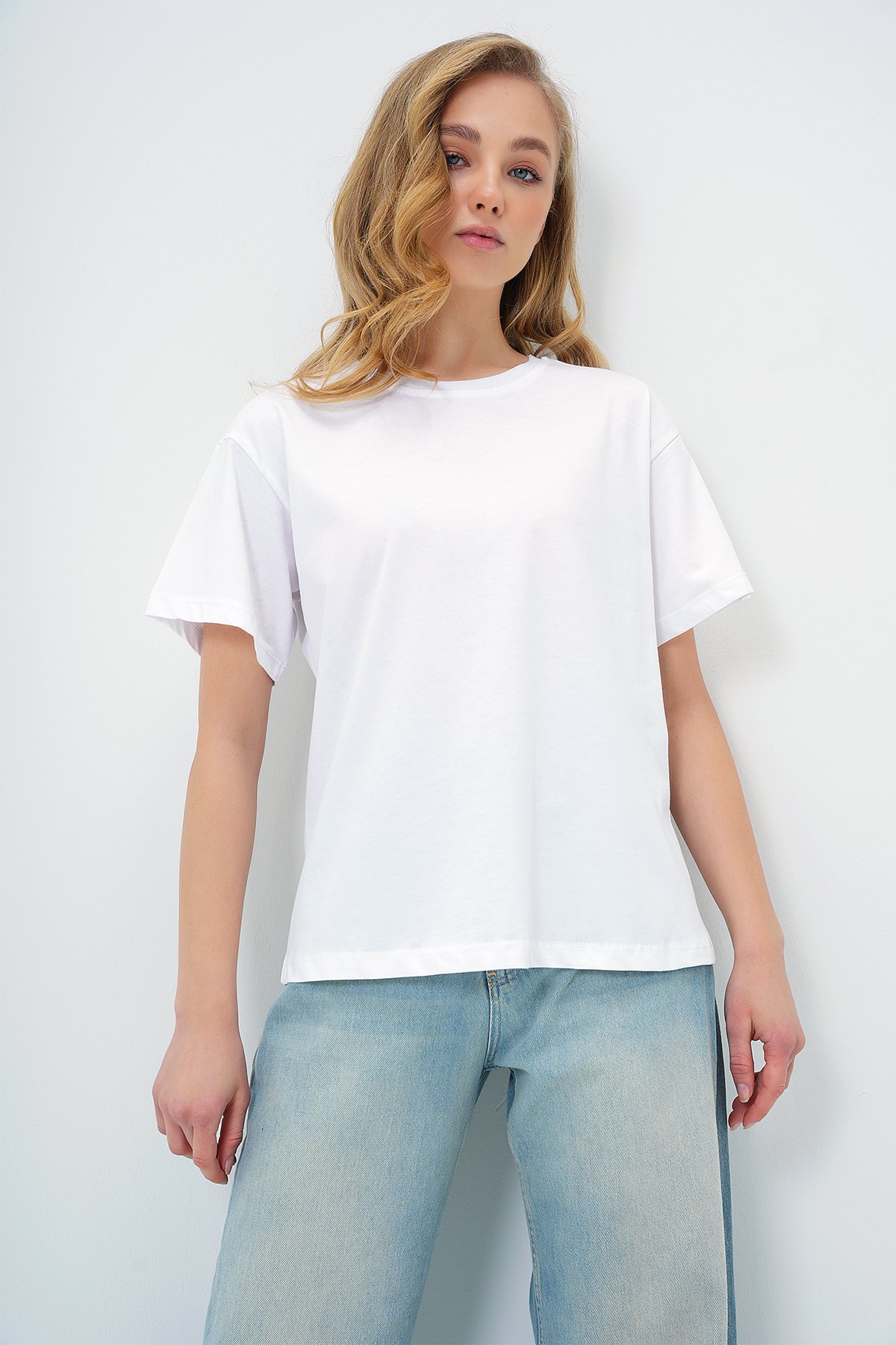 BİSİKLET YAKA BASİC T-SHIRT - BEYAZ