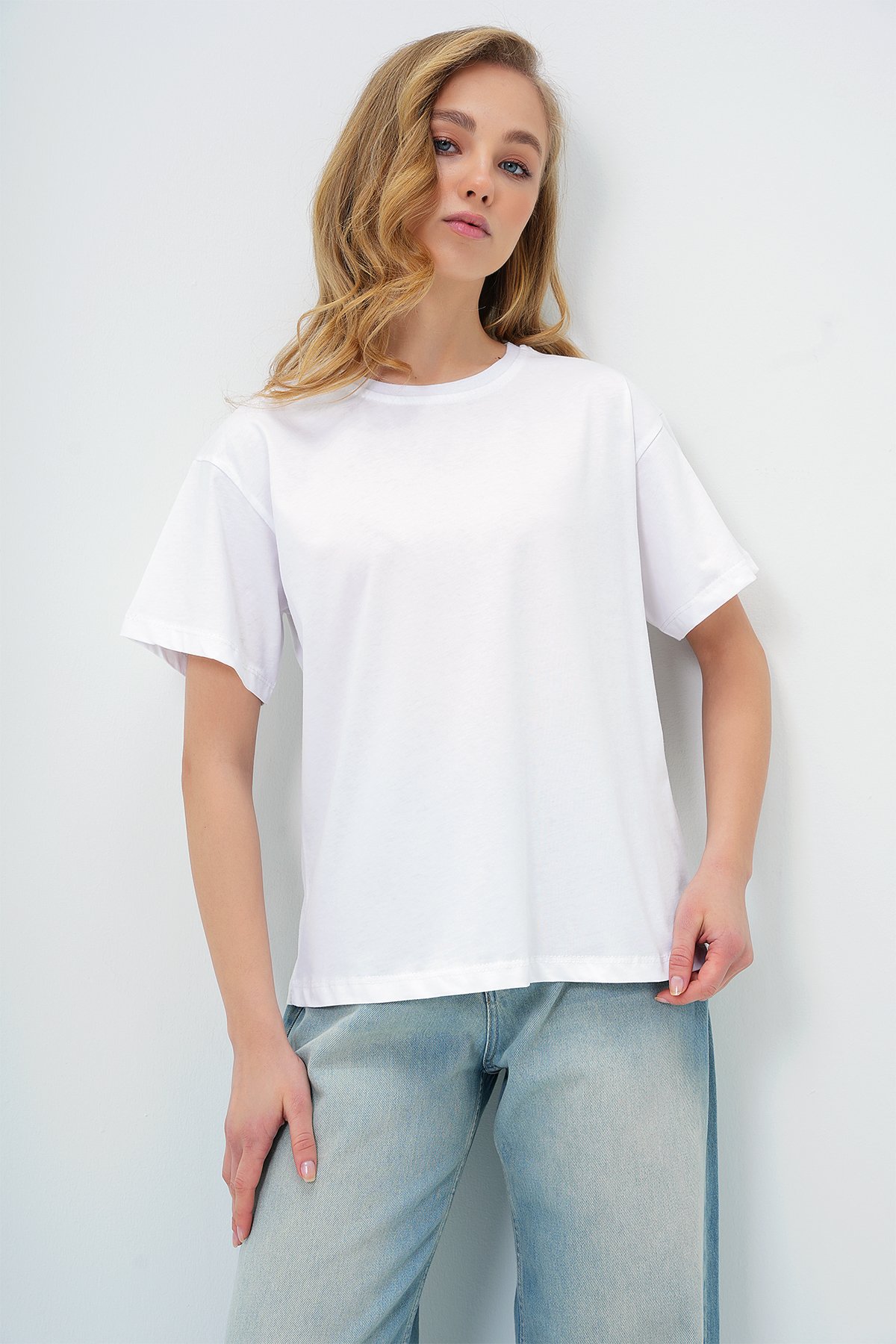 BİSİKLET YAKA BASİC T-SHIRT - BEYAZ