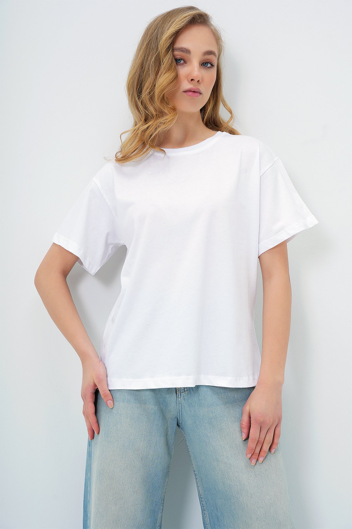 BİSİKLET YAKA BASİC T-SHIRT - BEYAZ