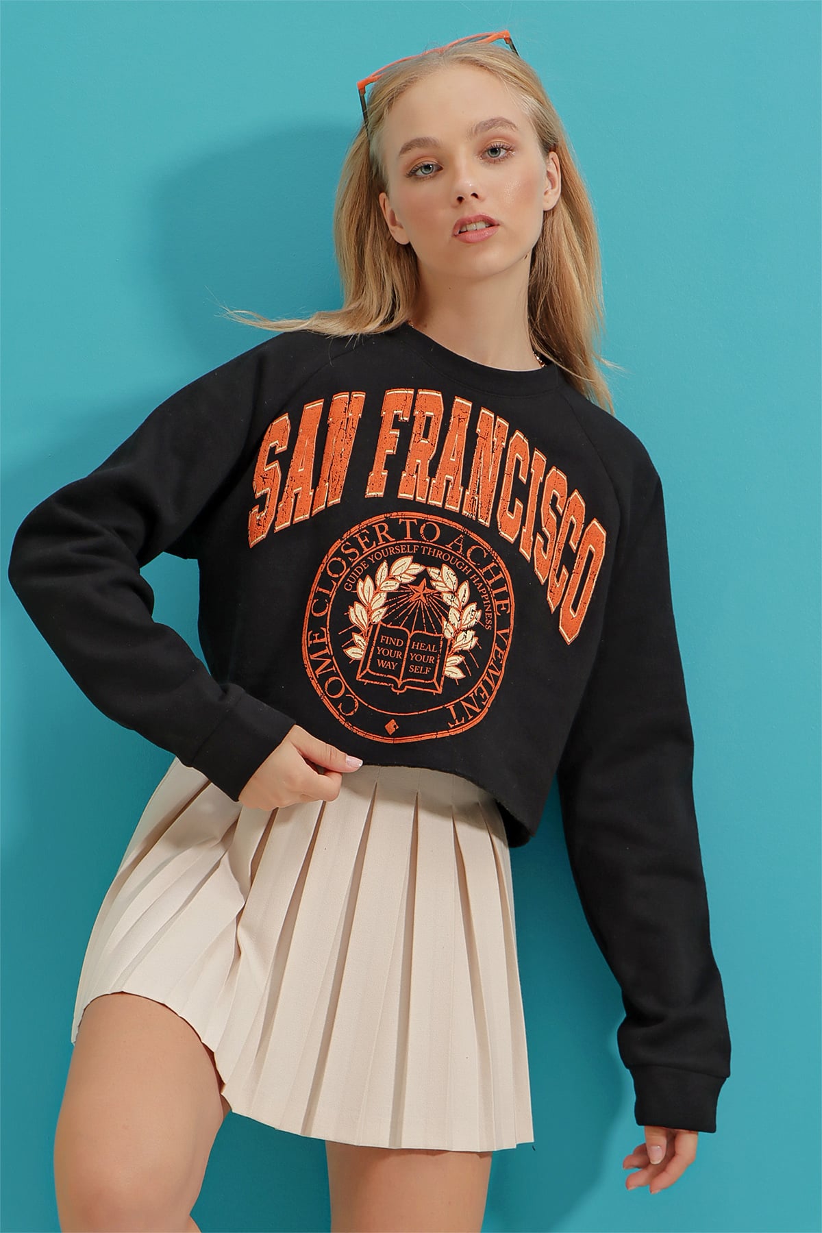 Bisiklet Yaka Baskılı İçi Polarlı Kalın Crop Sweatshirt - Siyah
