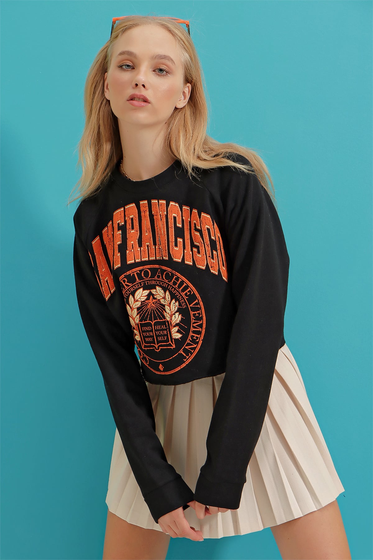 Bisiklet Yaka Baskılı İçi Polarlı Kalın Crop Sweatshirt - Siyah