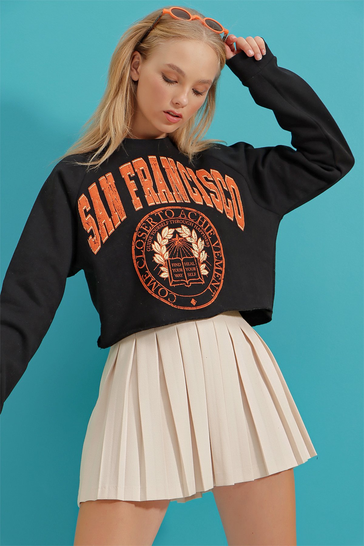 Bisiklet Yaka Baskılı İçi Polarlı Kalın Crop Sweatshirt - Siyah