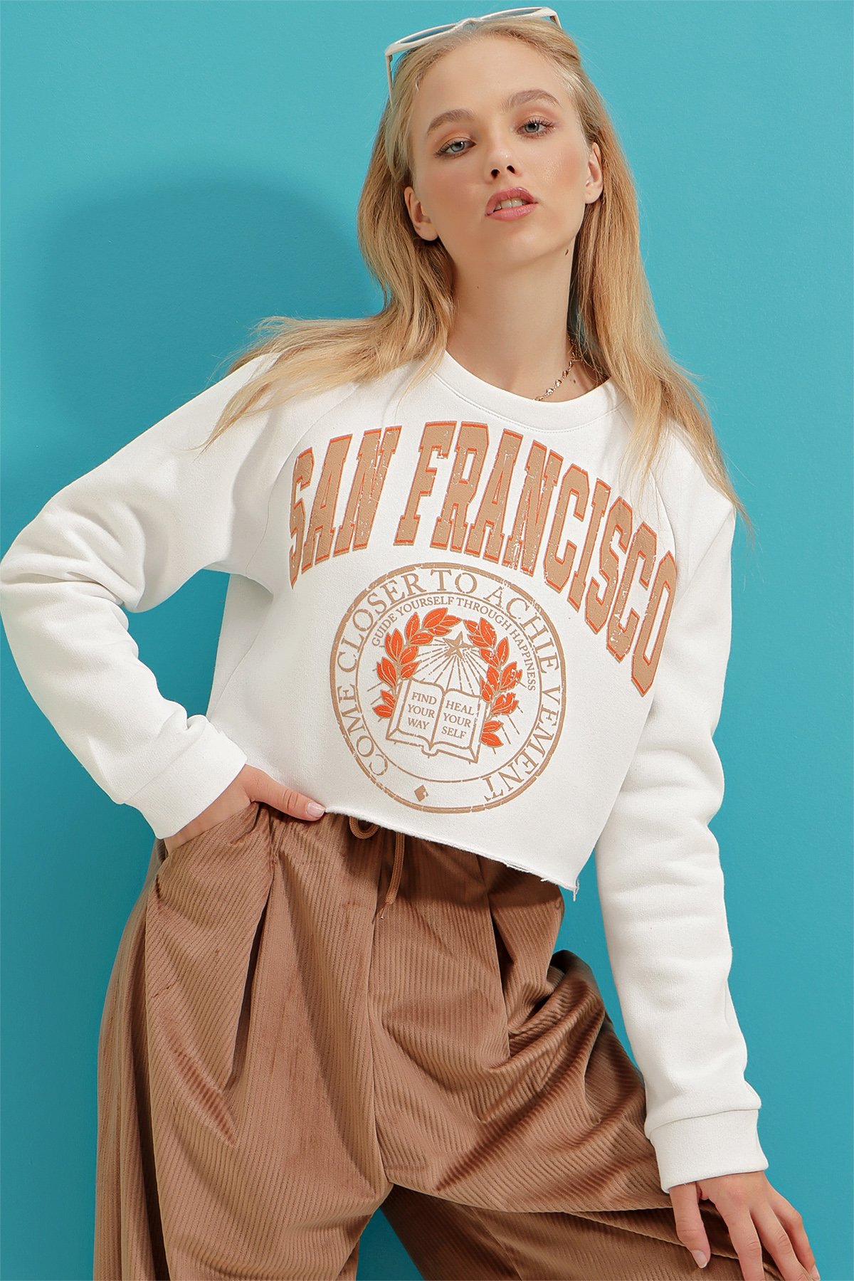 Bisiklet Yaka Baskılı İçi Polarlı Kalın Crop Sweatshirt - Beyaz