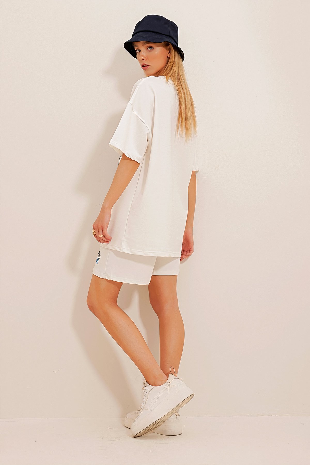 Bisiklet Yaka Baskılı Ribanalı Oversize Şort Ve Kompact T-Shirt Takım - Beyaz