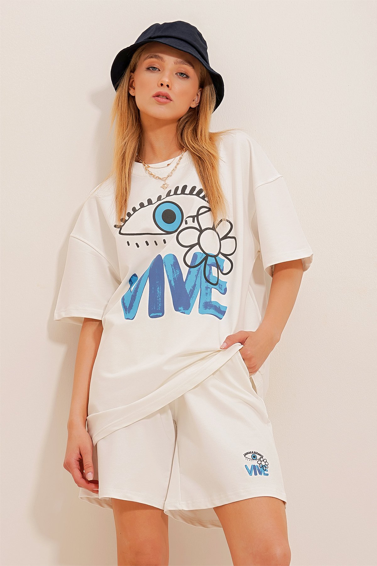 Bisiklet Yaka Baskılı Ribanalı Oversize Şort Ve Kompact T-Shirt Takım - Beyaz