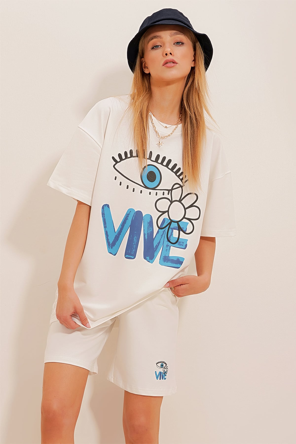 Bisiklet Yaka Baskılı Ribanalı Oversize Şort Ve Kompact T-Shirt Takım - Beyaz