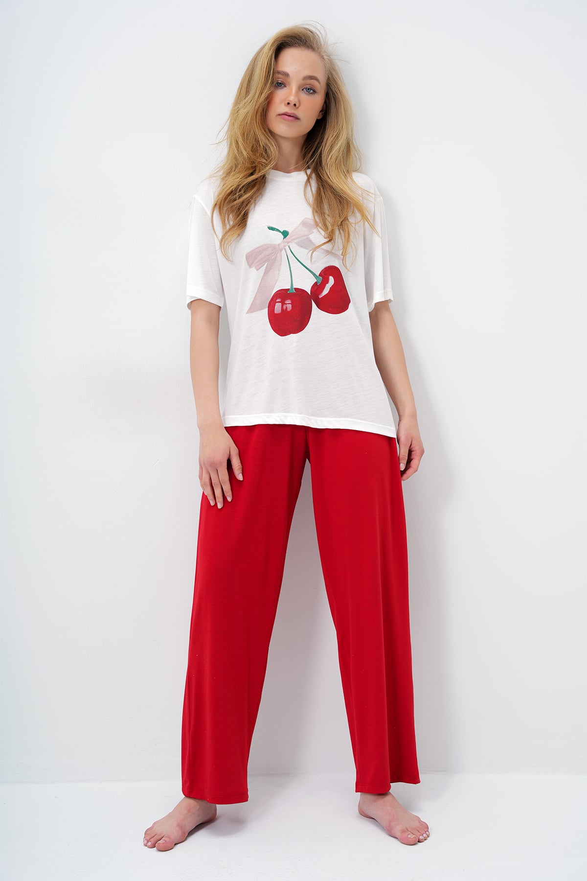 Bisiklet Yaka Baskılı T-Shirt Ve Düz Renk Pantolonlu Pijama Takımı - BORDO