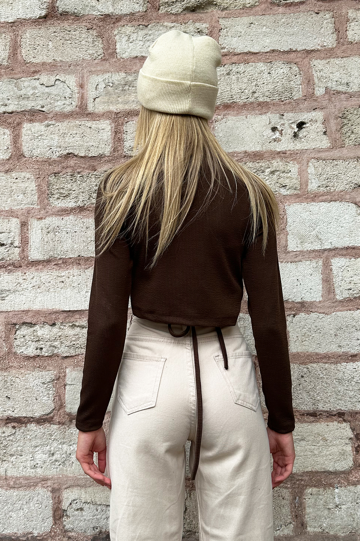 Bisiklet Yaka Beli Bağlamalı Crop Bluz - Kahve