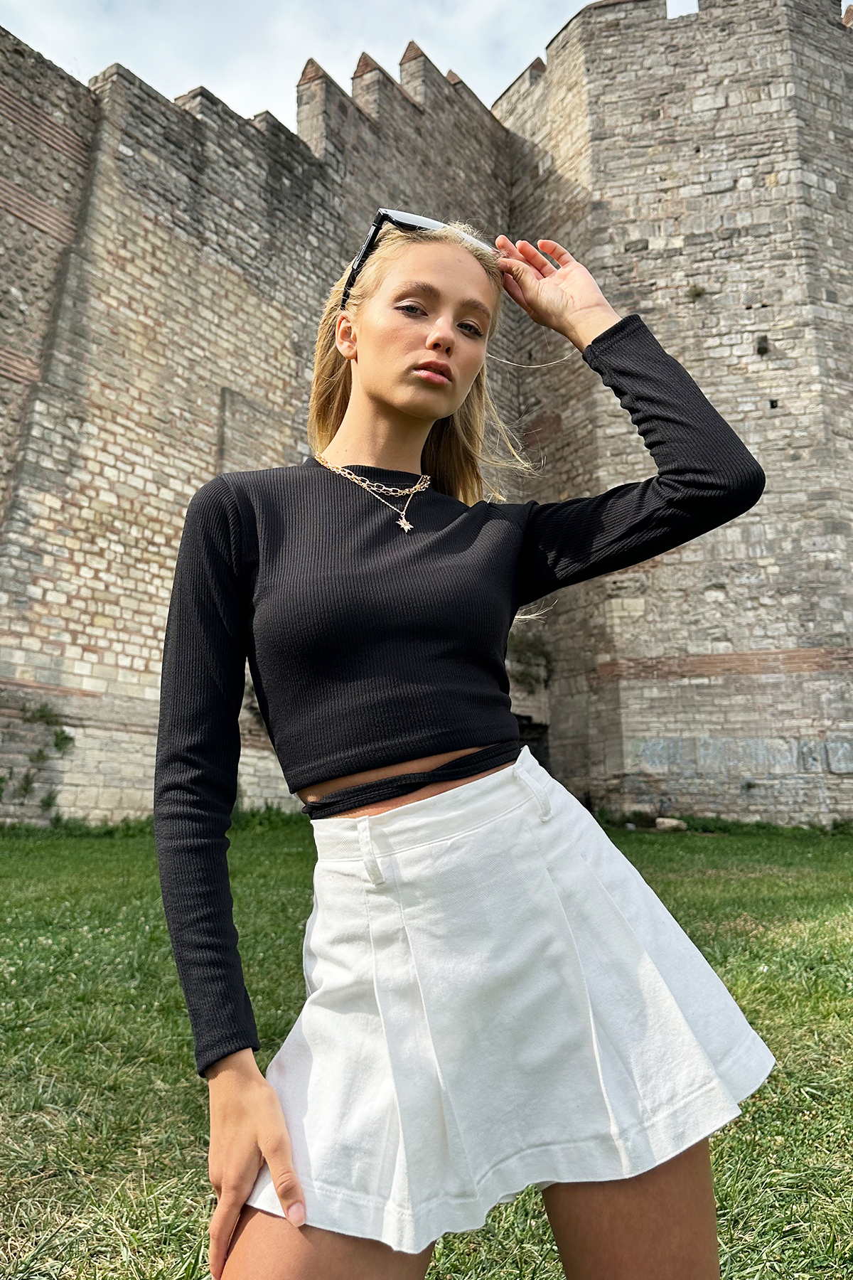 Bisiklet Yaka Beli Bağlamalı Crop Bluz - Siyah