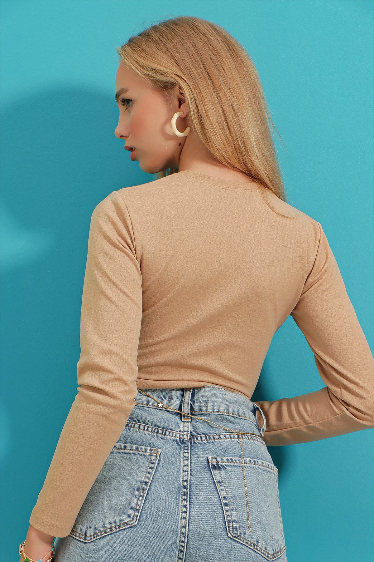 Bisiklet Yaka Beli Bant Geçişli Crop Bluz - Bej
