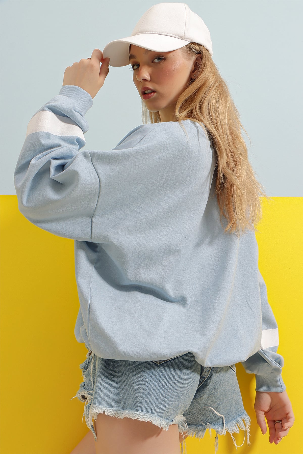 Bisiklet Yaka California Baskılı Kolu Şeritli Sweatshirt - Bebe Mavi