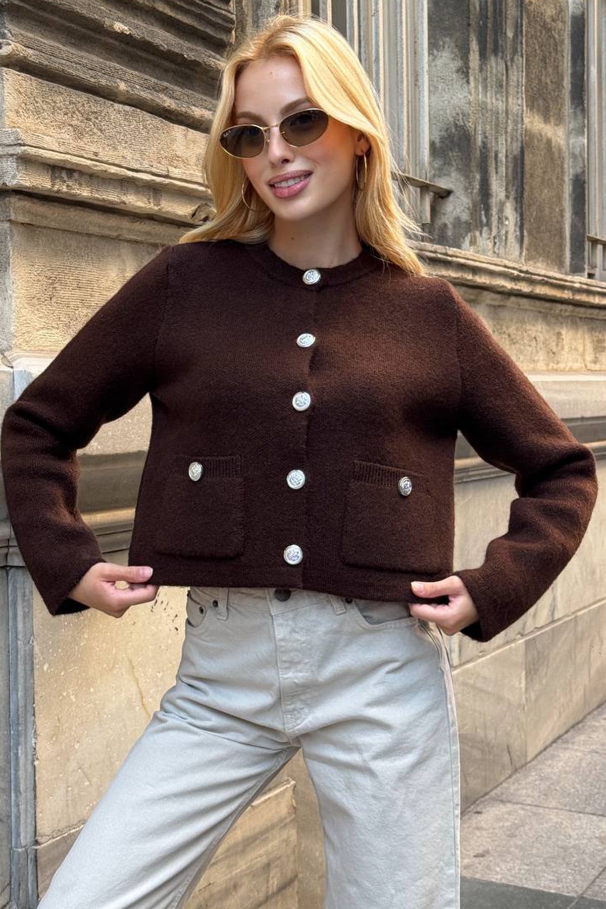 Bisiklet Yaka Çift Cepli Düğmeli Triko Hırka - KAHVERENGİ