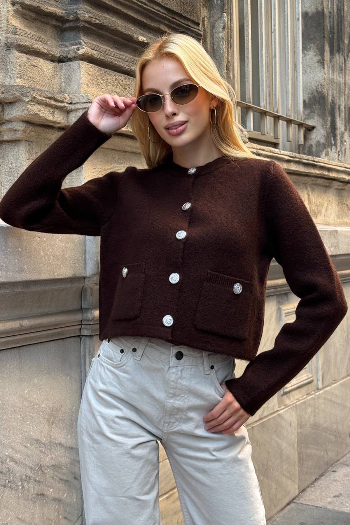 Bisiklet Yaka Çift Cepli Düğmeli Triko Hırka - KAHVERENGİ