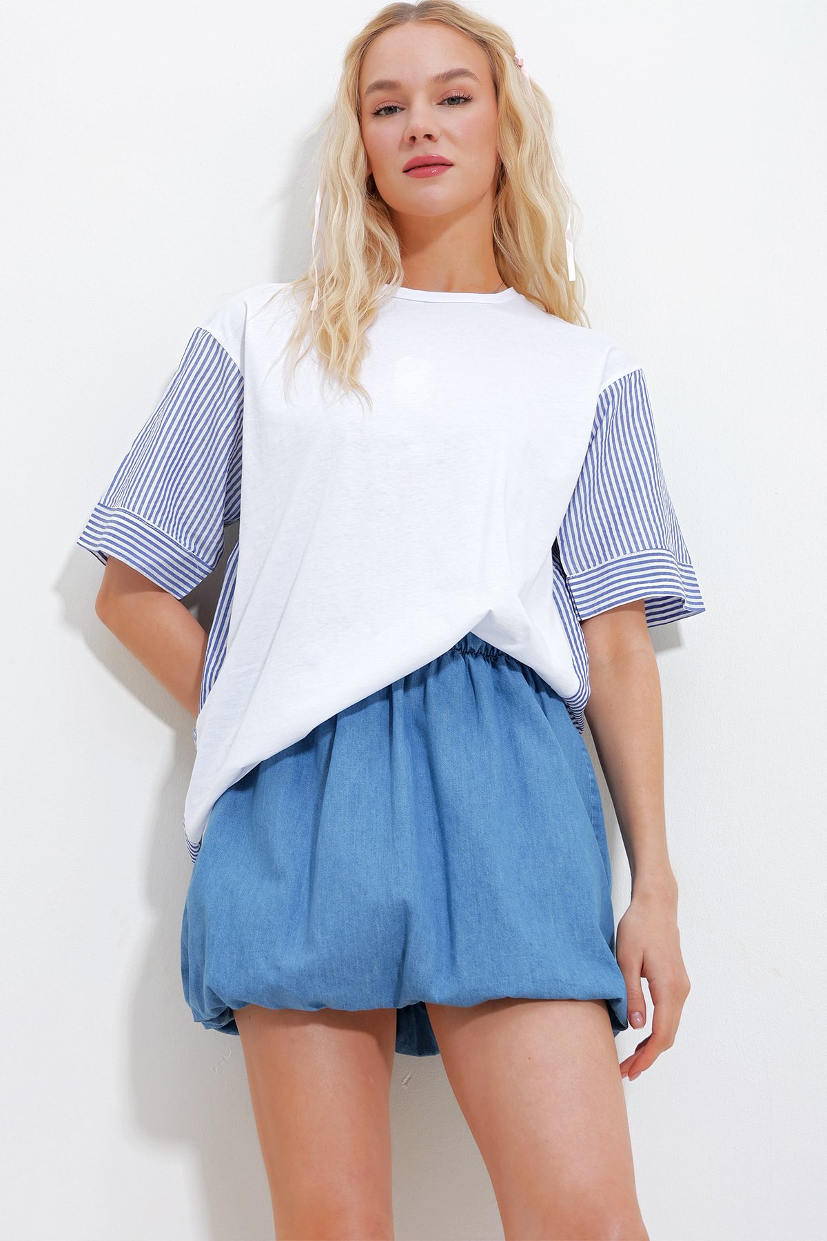 Bisiklet Yaka Çizgi Garnili Oversize T-Shirt - Beyaz