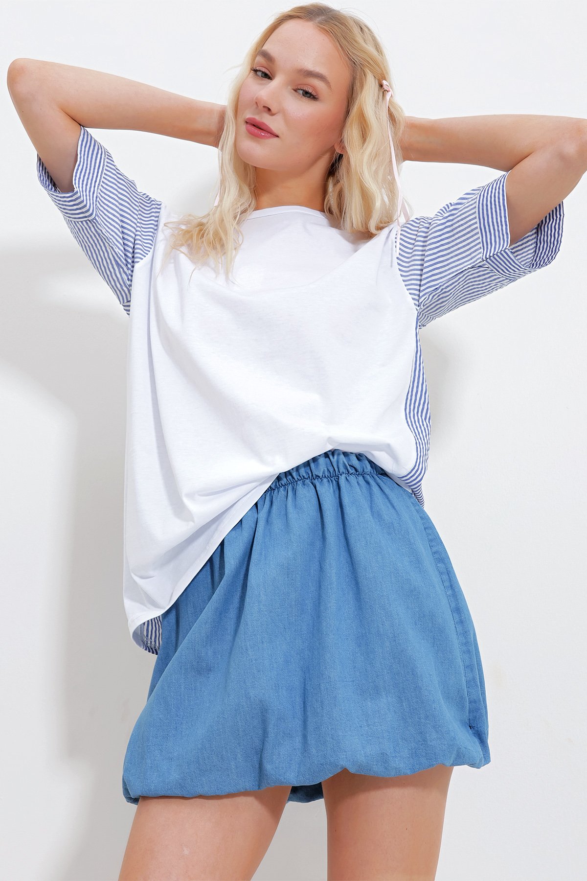 Bisiklet Yaka Çizgi Garnili Oversize T-Shirt - Beyaz