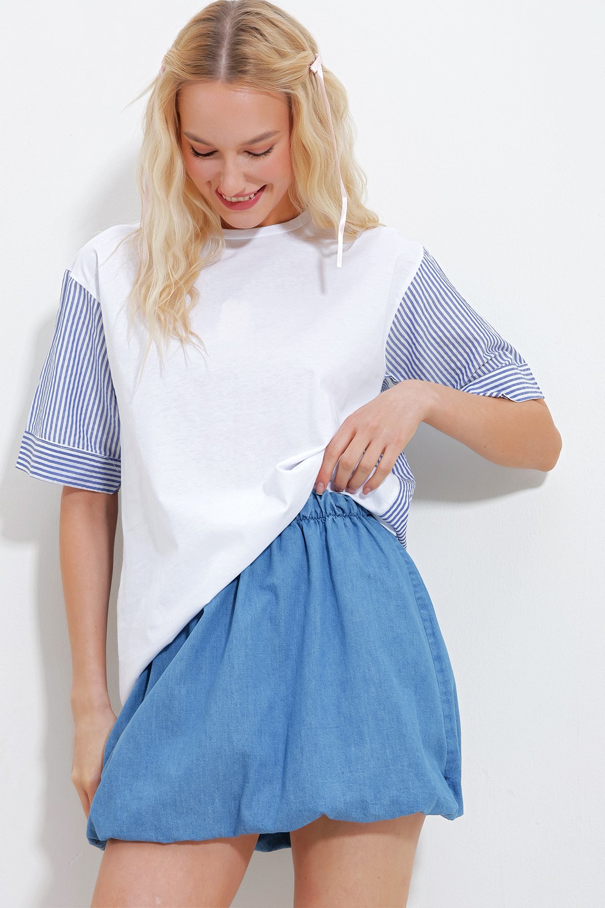 Bisiklet Yaka Çizgi Garnili Oversize T-Shirt - Beyaz