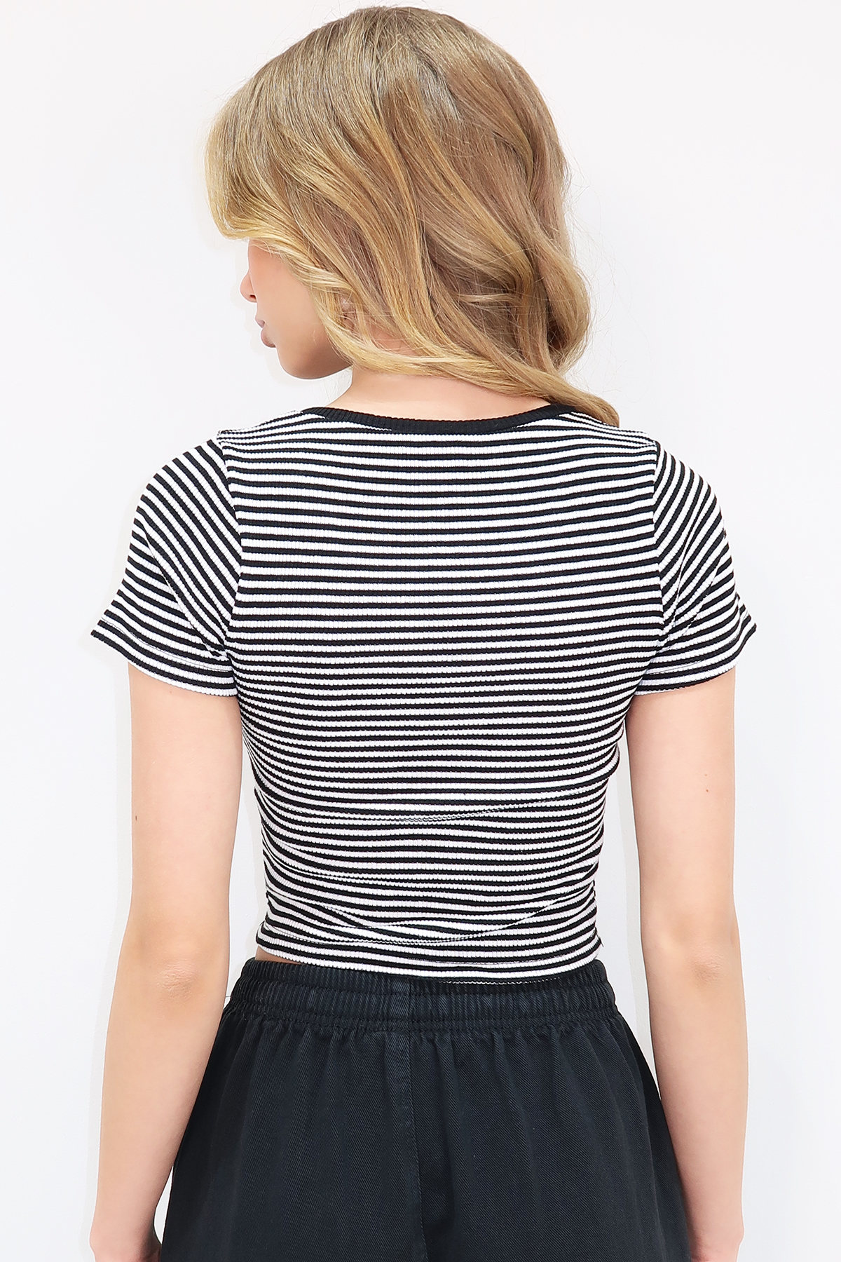 BİSİKLET YAKA ÇİZGİLİ CROP KAŞKORSE BLUZ - SİYAH