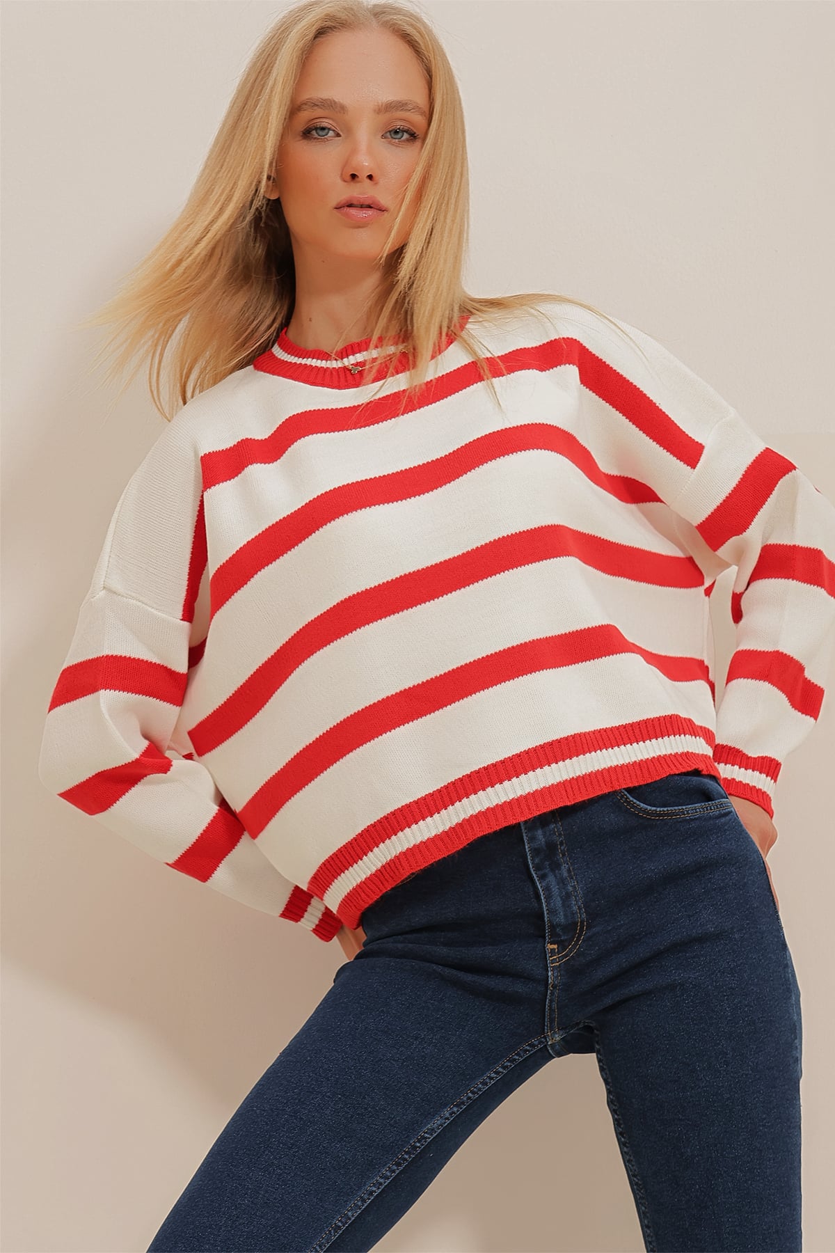 Bisiklet Yaka Çizgili Crop Oversize Triko Kazak - Kırmızı