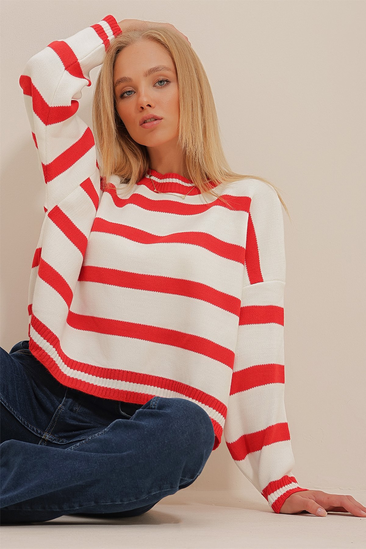 Bisiklet Yaka Çizgili Crop Oversize Triko Kazak - Kırmızı