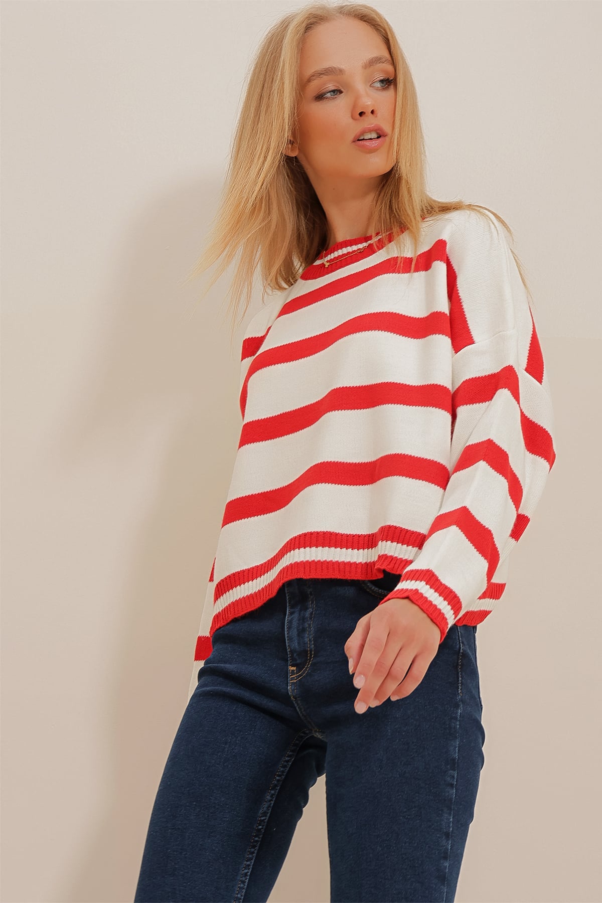 Bisiklet Yaka Çizgili Crop Oversize Triko Kazak - Kırmızı