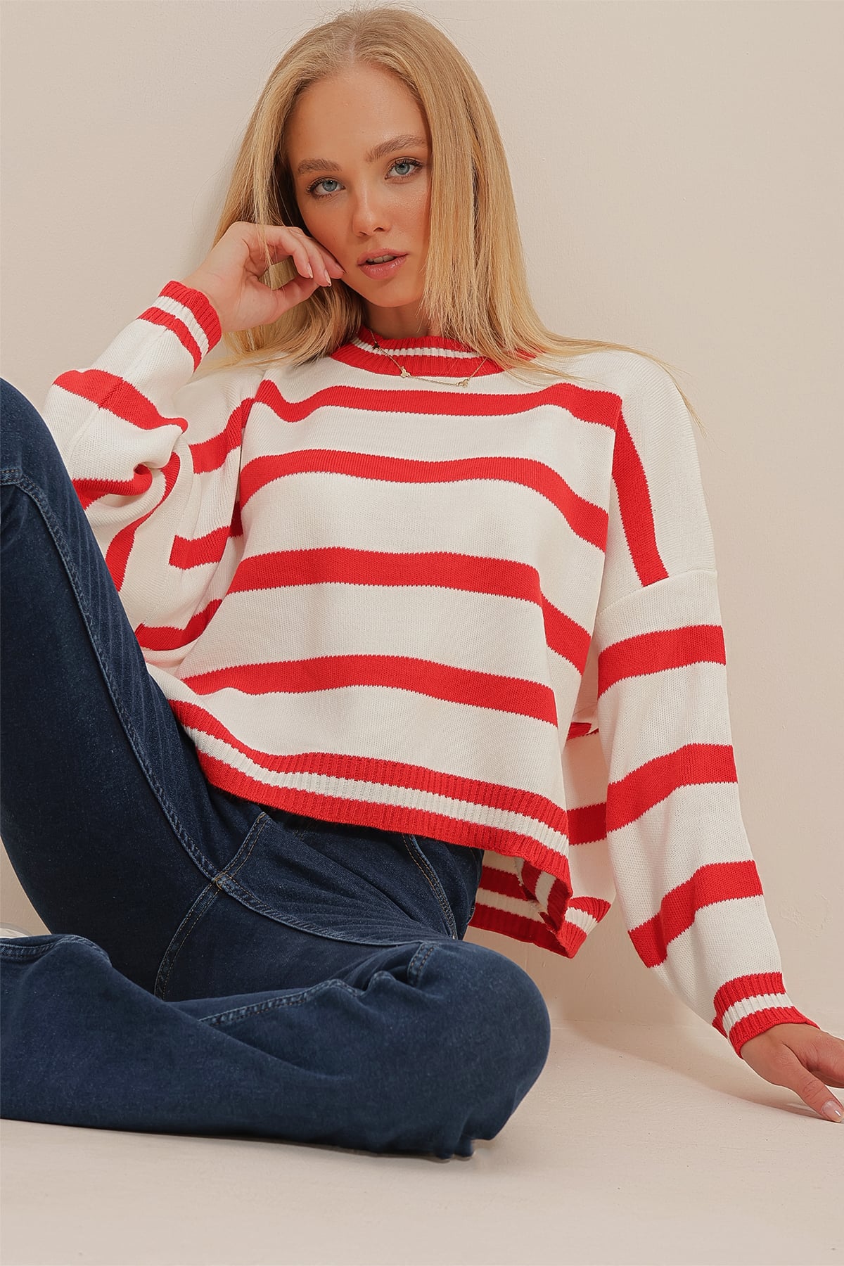 Bisiklet Yaka Çizgili Crop Oversize Triko Kazak - Kırmızı