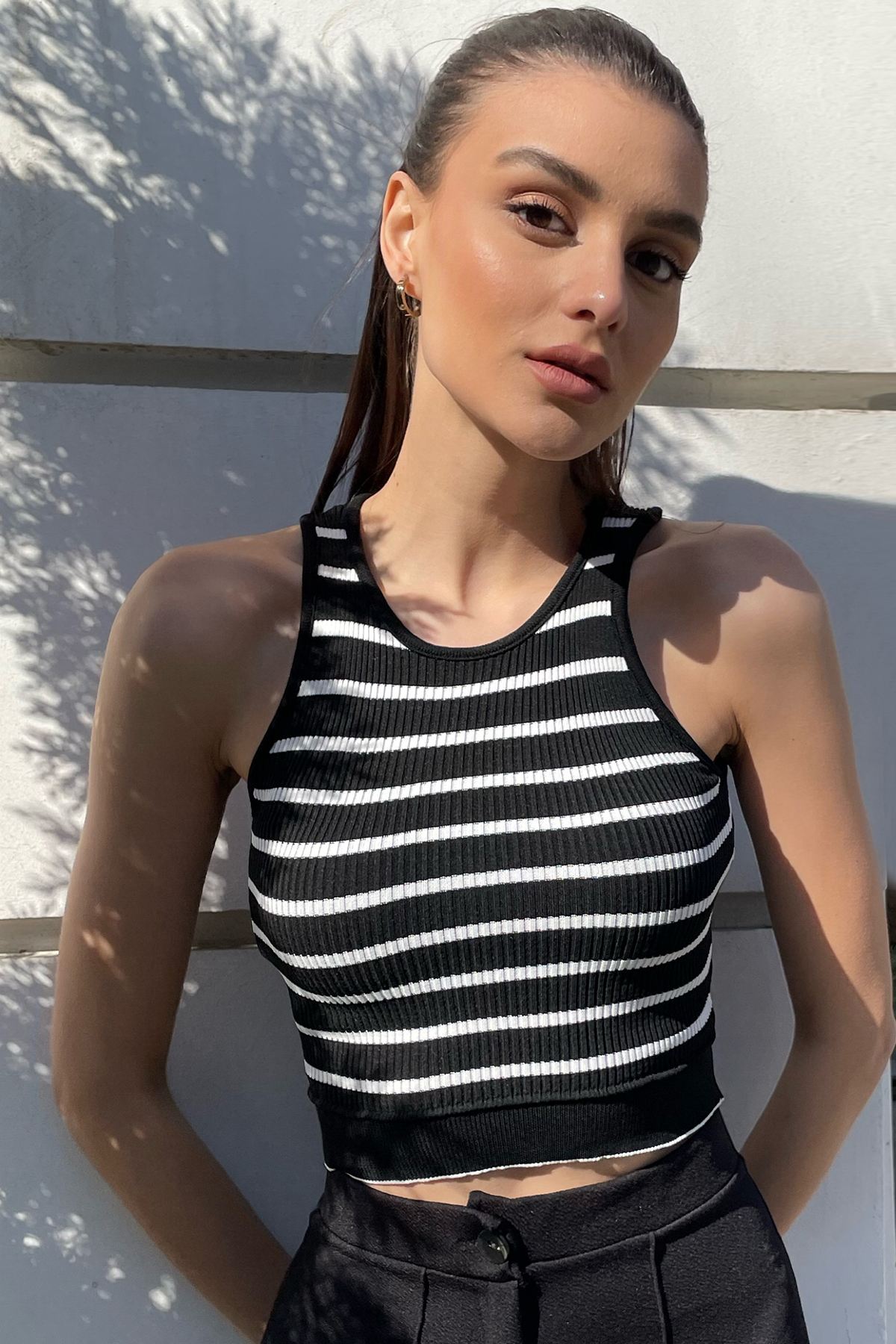 Bisiklet Yaka Çizgili Halter Triko Bluz - Siyah-Beyaz
