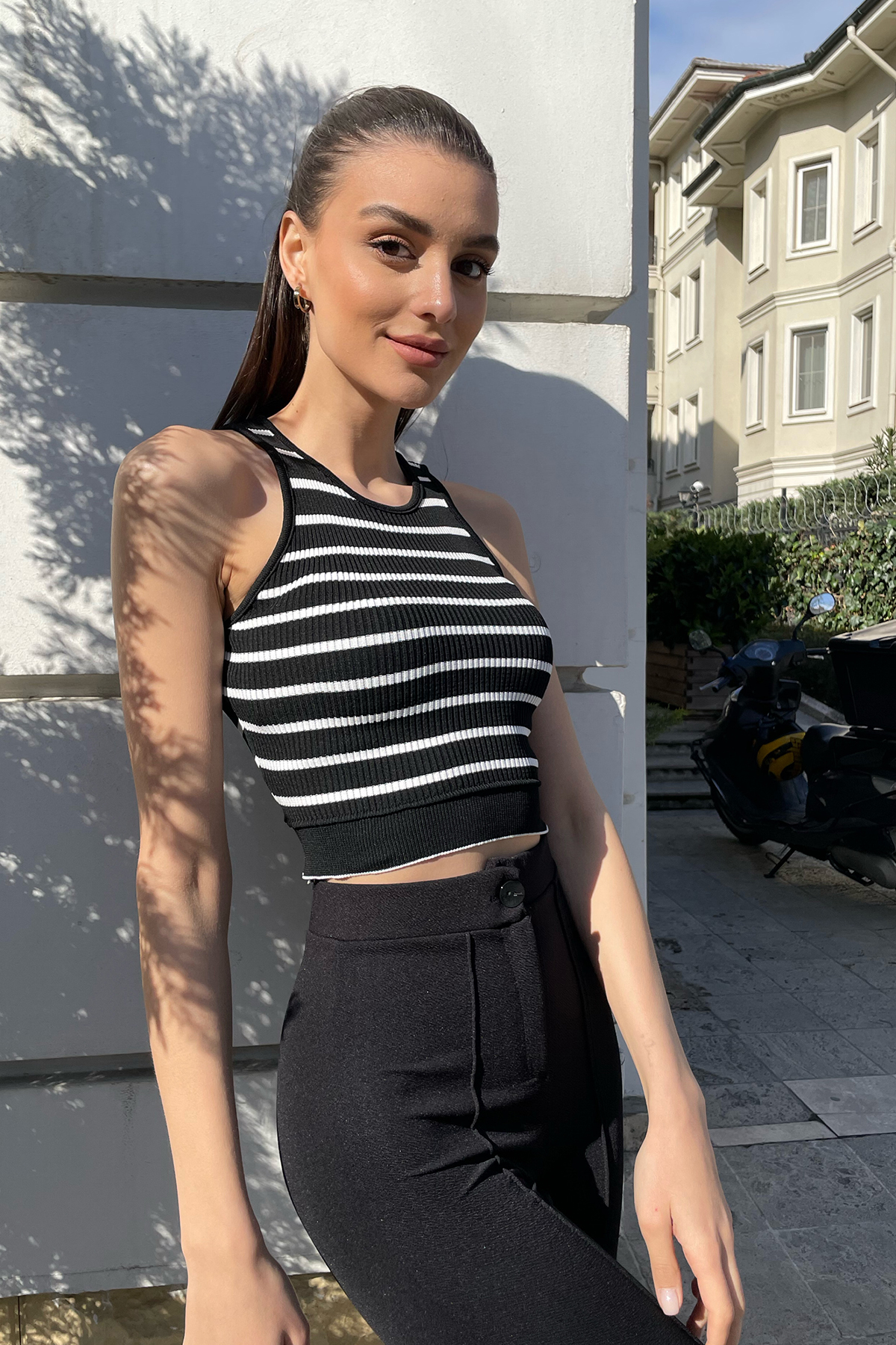 Bisiklet Yaka Çizgili Halter Triko Bluz - Siyah-Beyaz