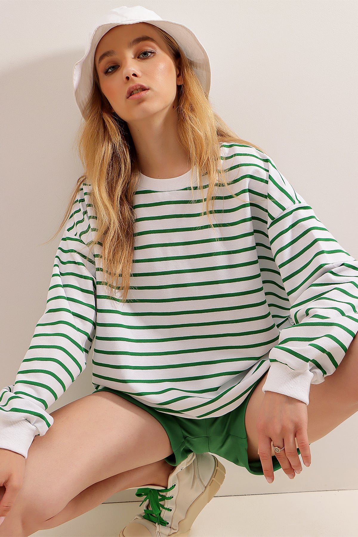Bisiklet Yaka Çizgili Mevsimlik Oversize Sweatshirt - Yeşil