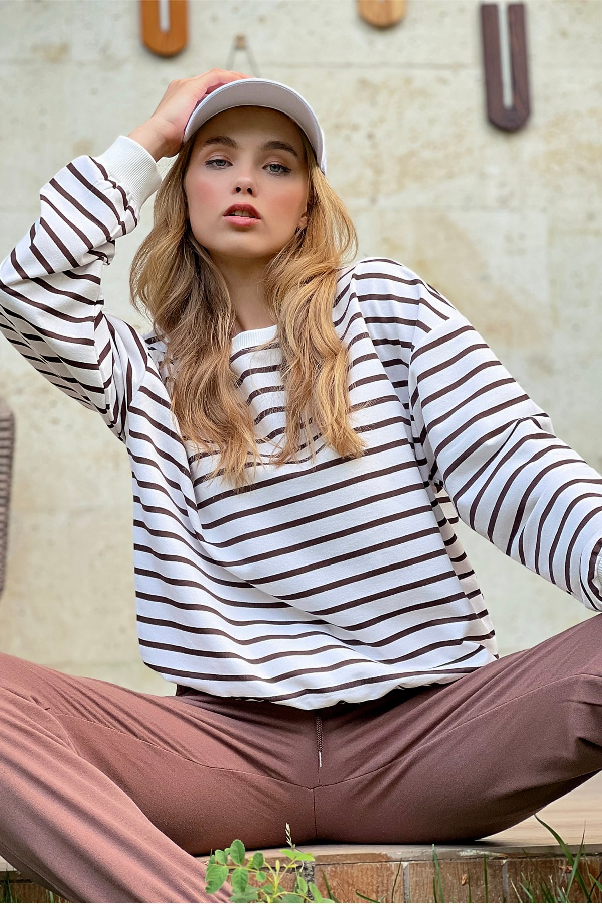 Bisiklet Yaka Çizgili Mevsimlik Oversize Sweatshirt - Kahverengi
