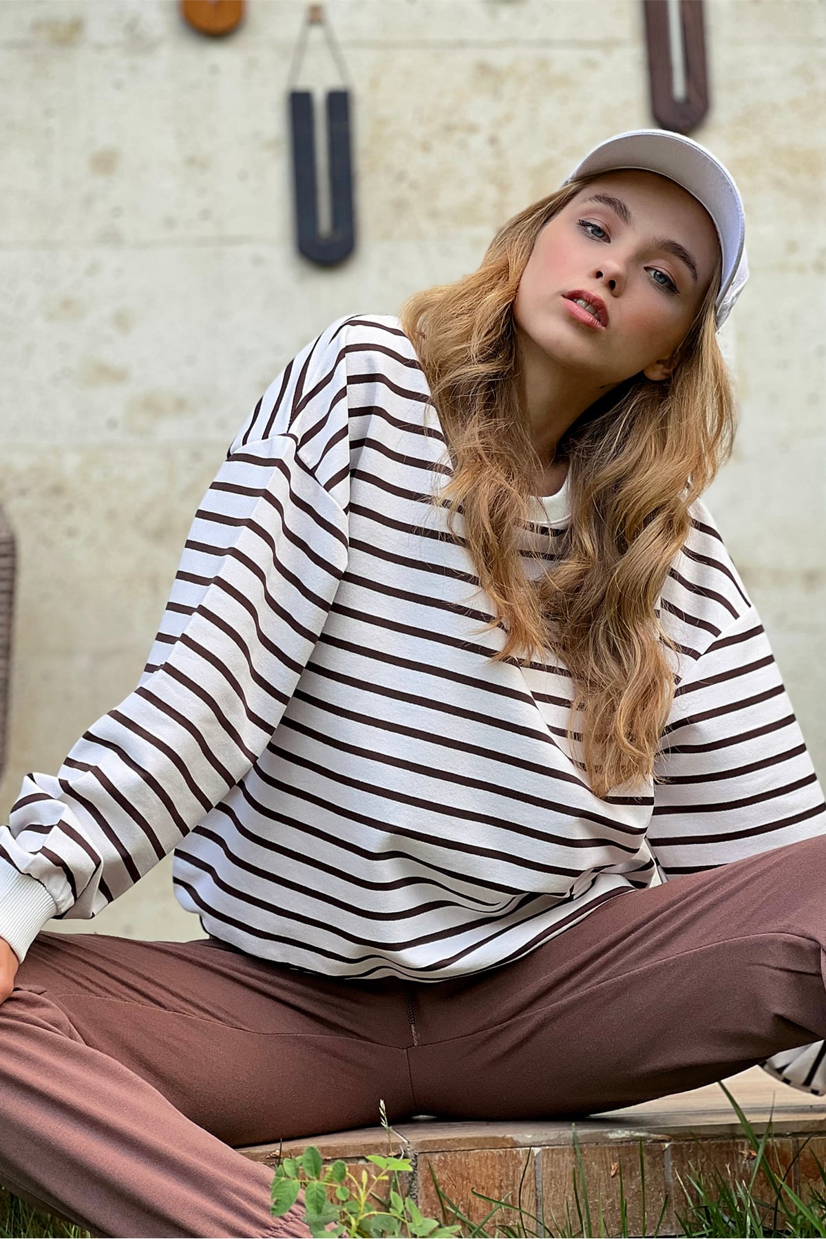 Bisiklet Yaka Çizgili Mevsimlik Oversize Sweatshirt - Kahverengi