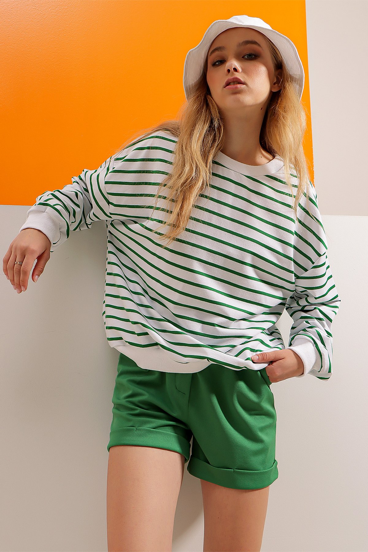 Bisiklet Yaka Çizgili Mevsimlik Oversize Sweatshirt - Yeşil